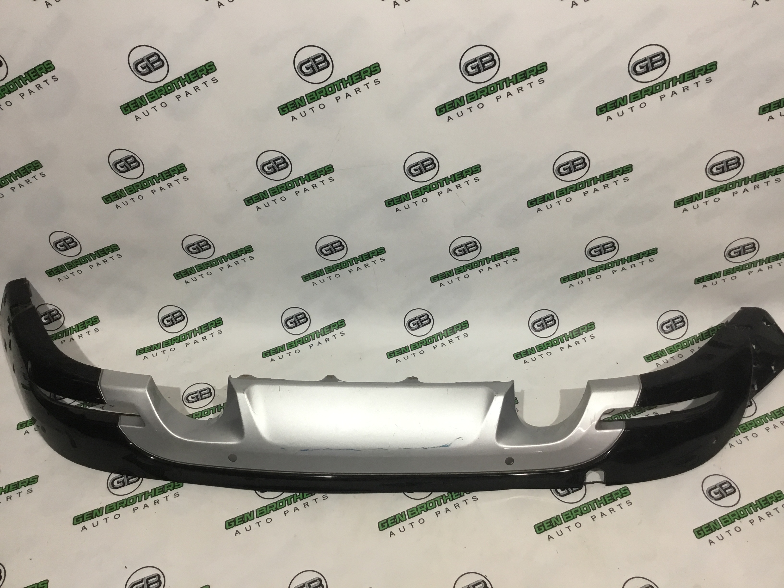 Бампер задній