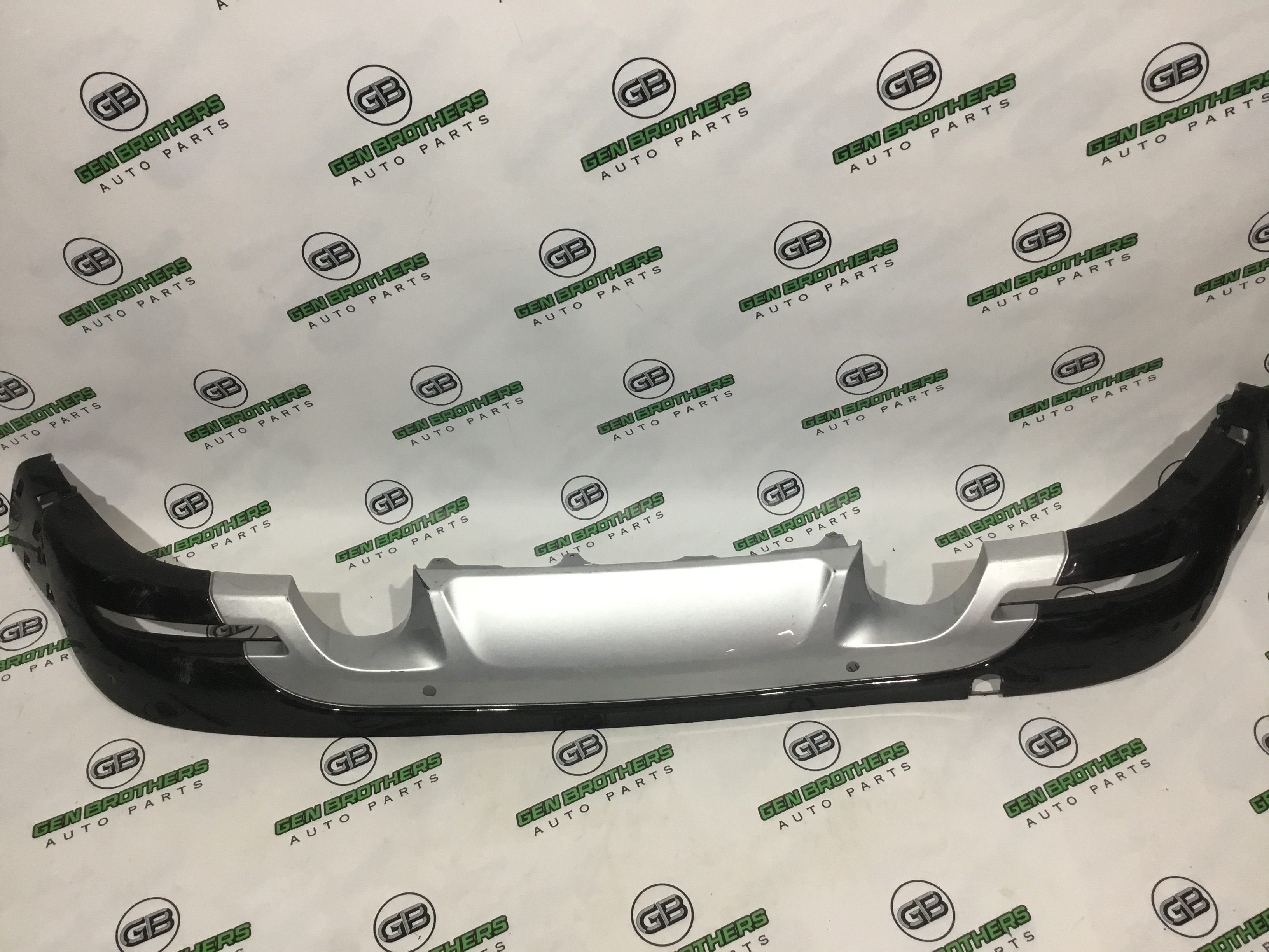 Бампер задній