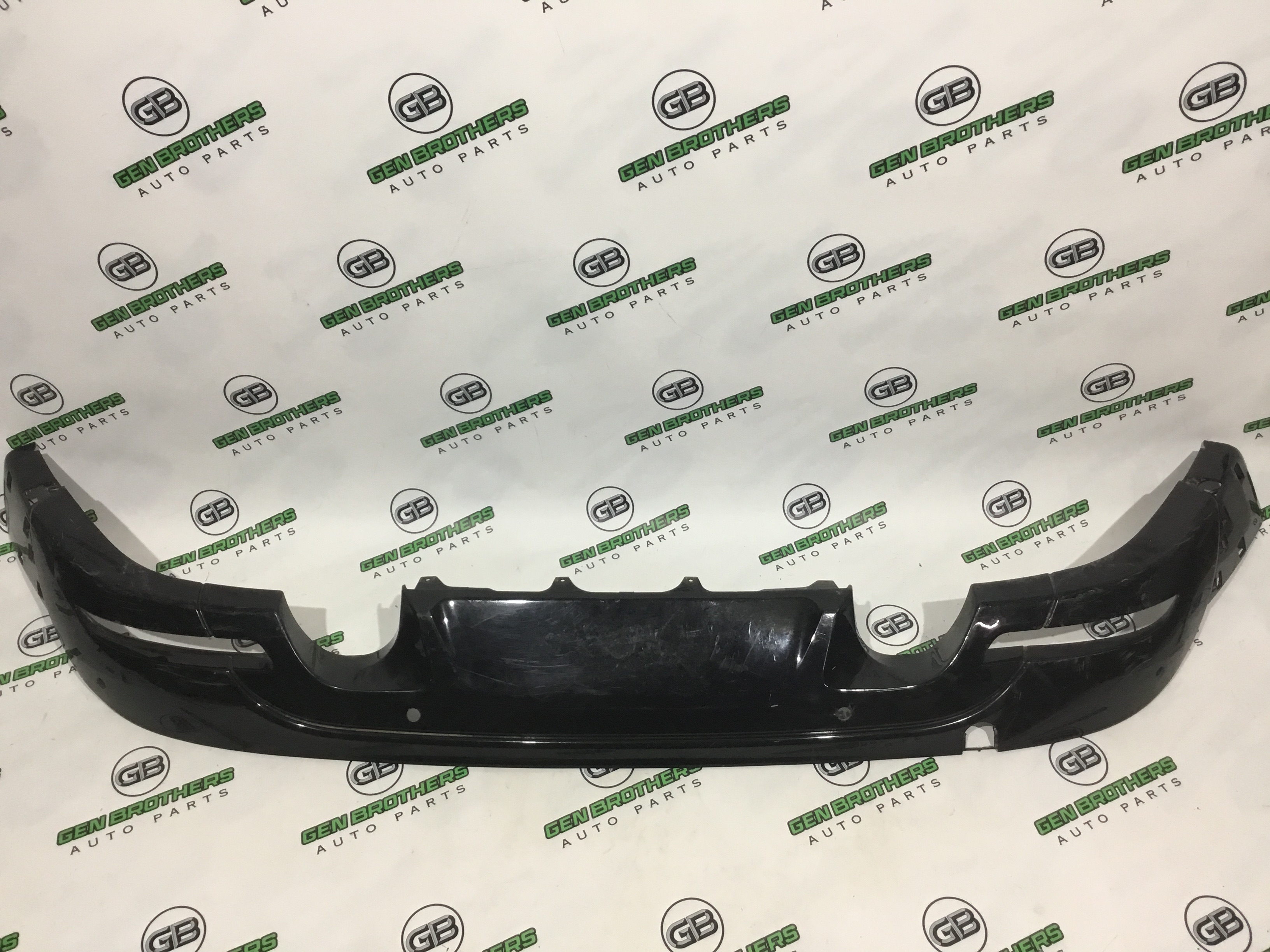 Бампер задній