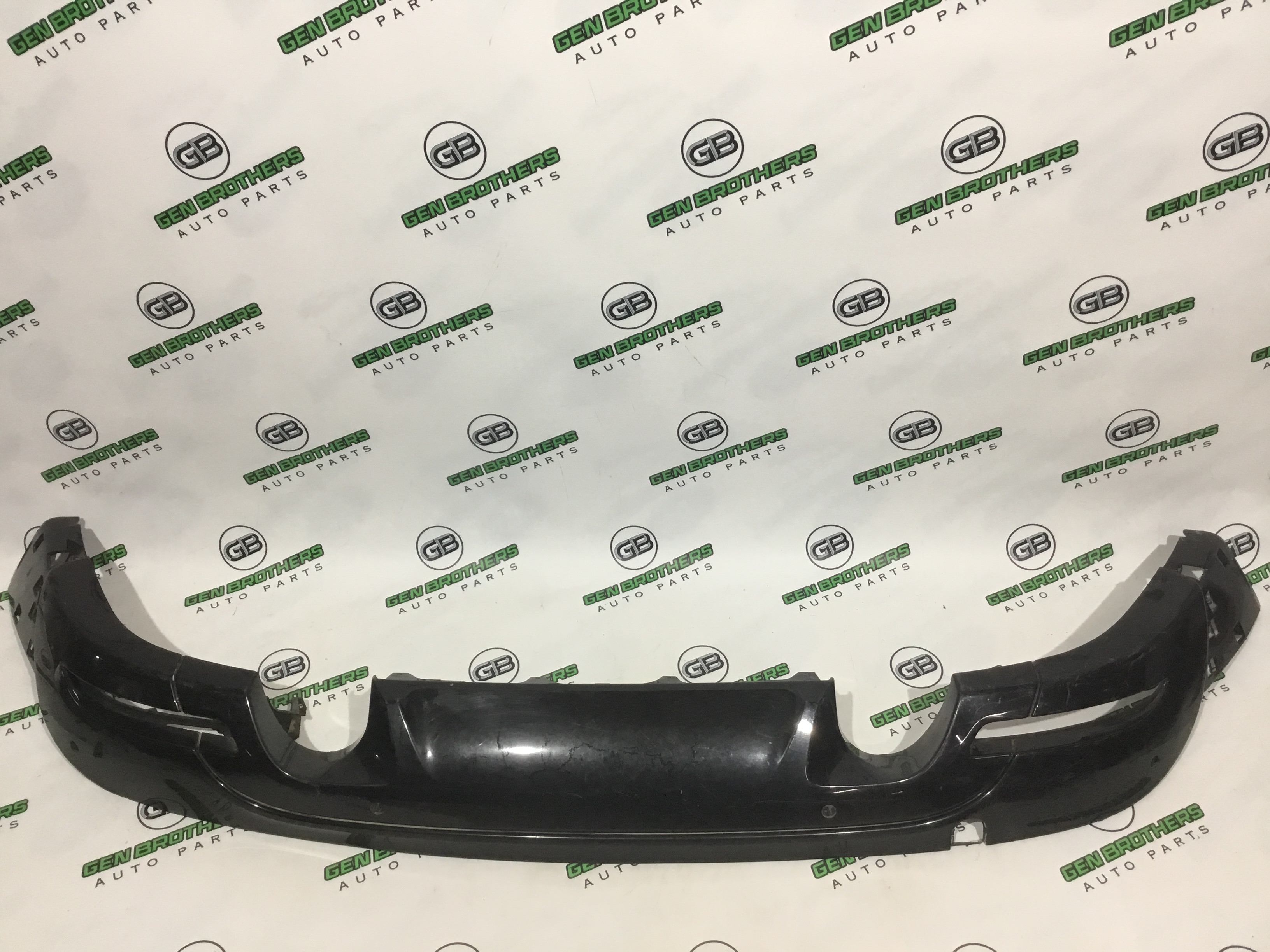 Бампер задній