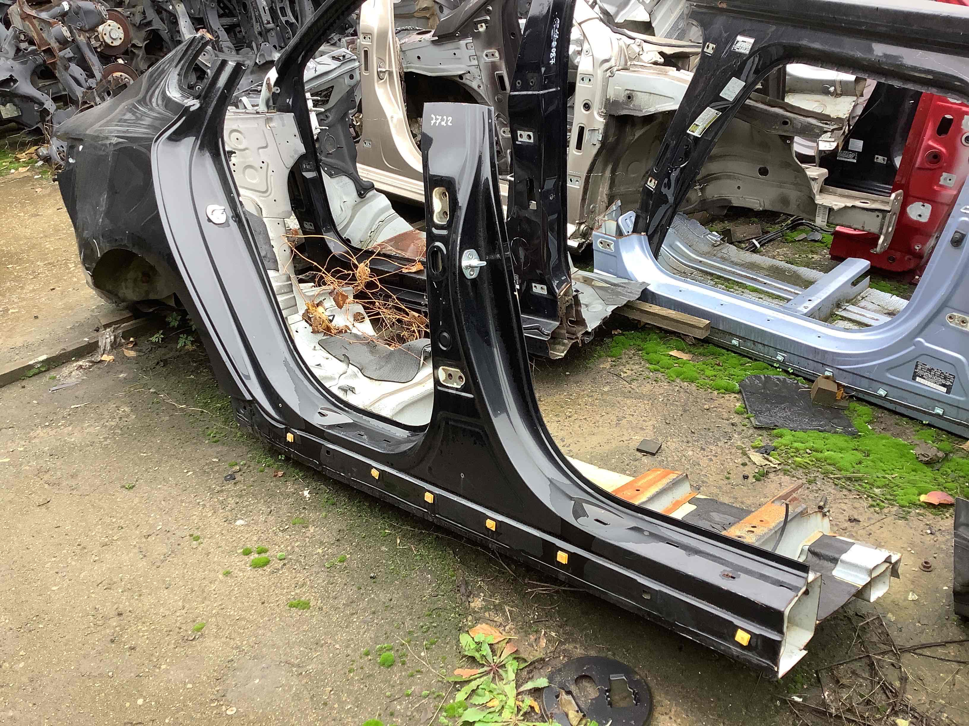 Стойки кузова и пороги