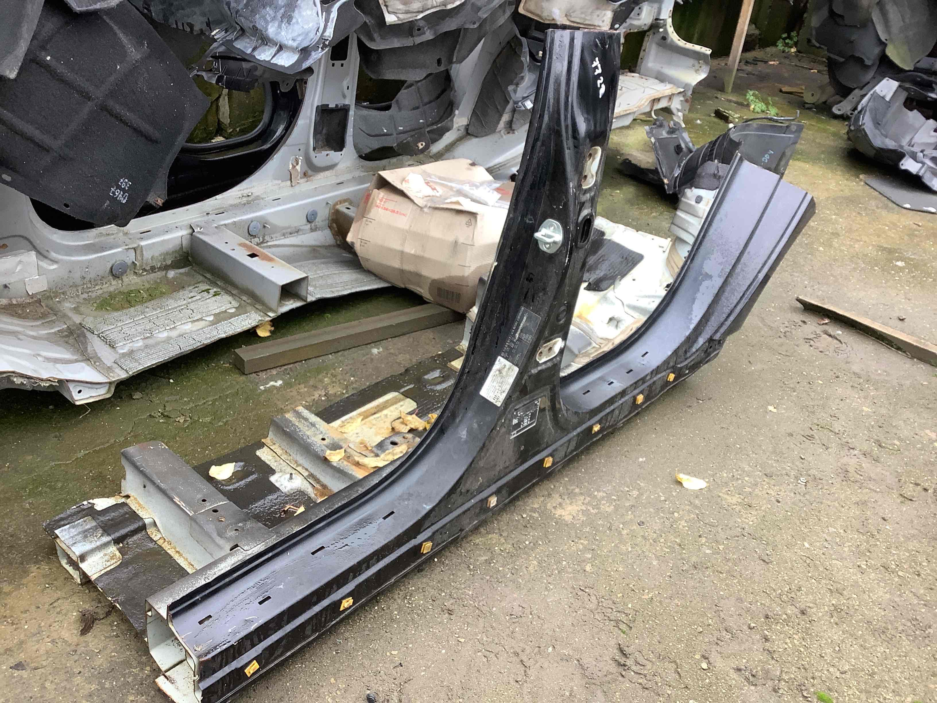 Стойки кузова и пороги