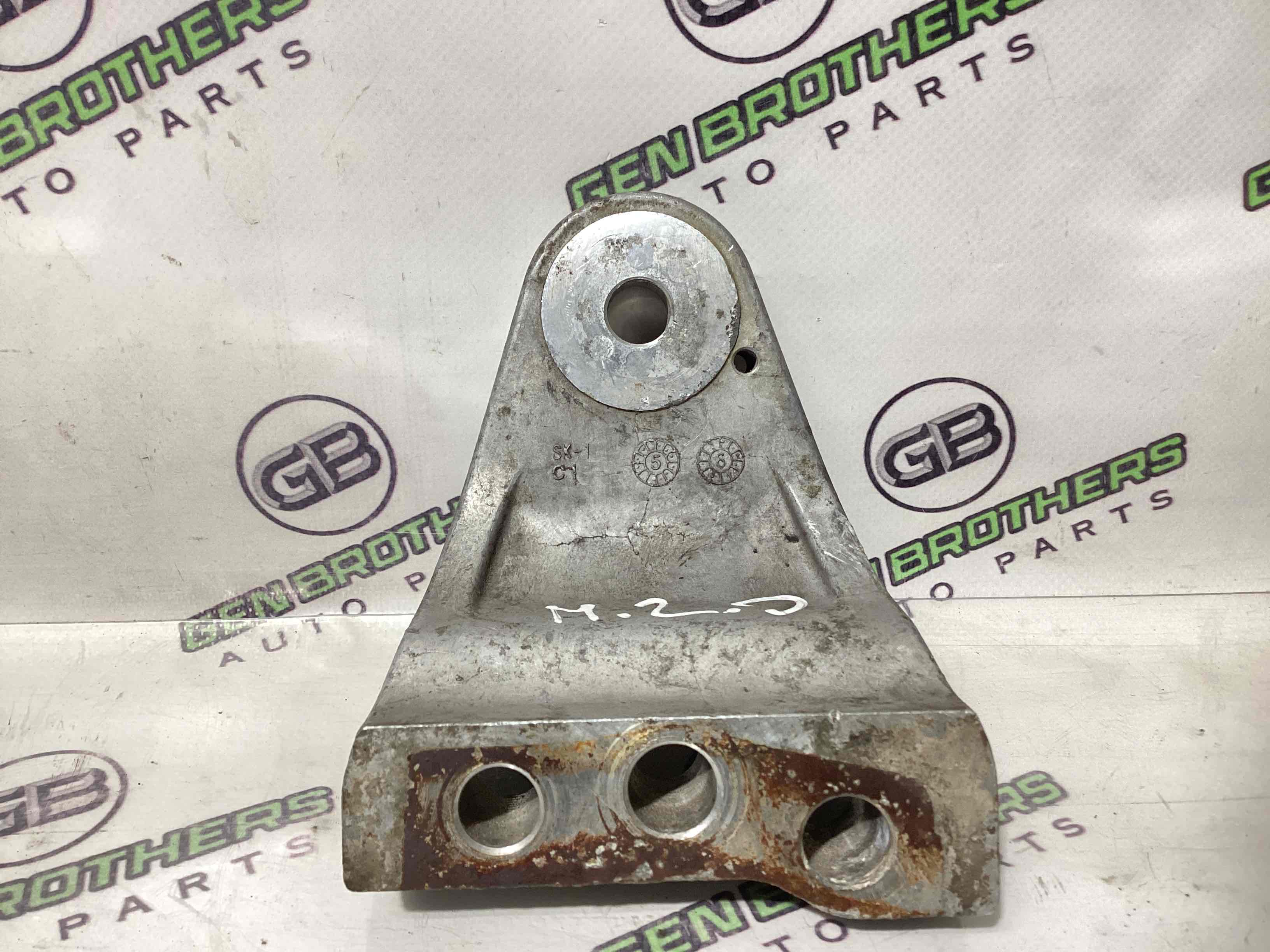 Кронштейн двигуна