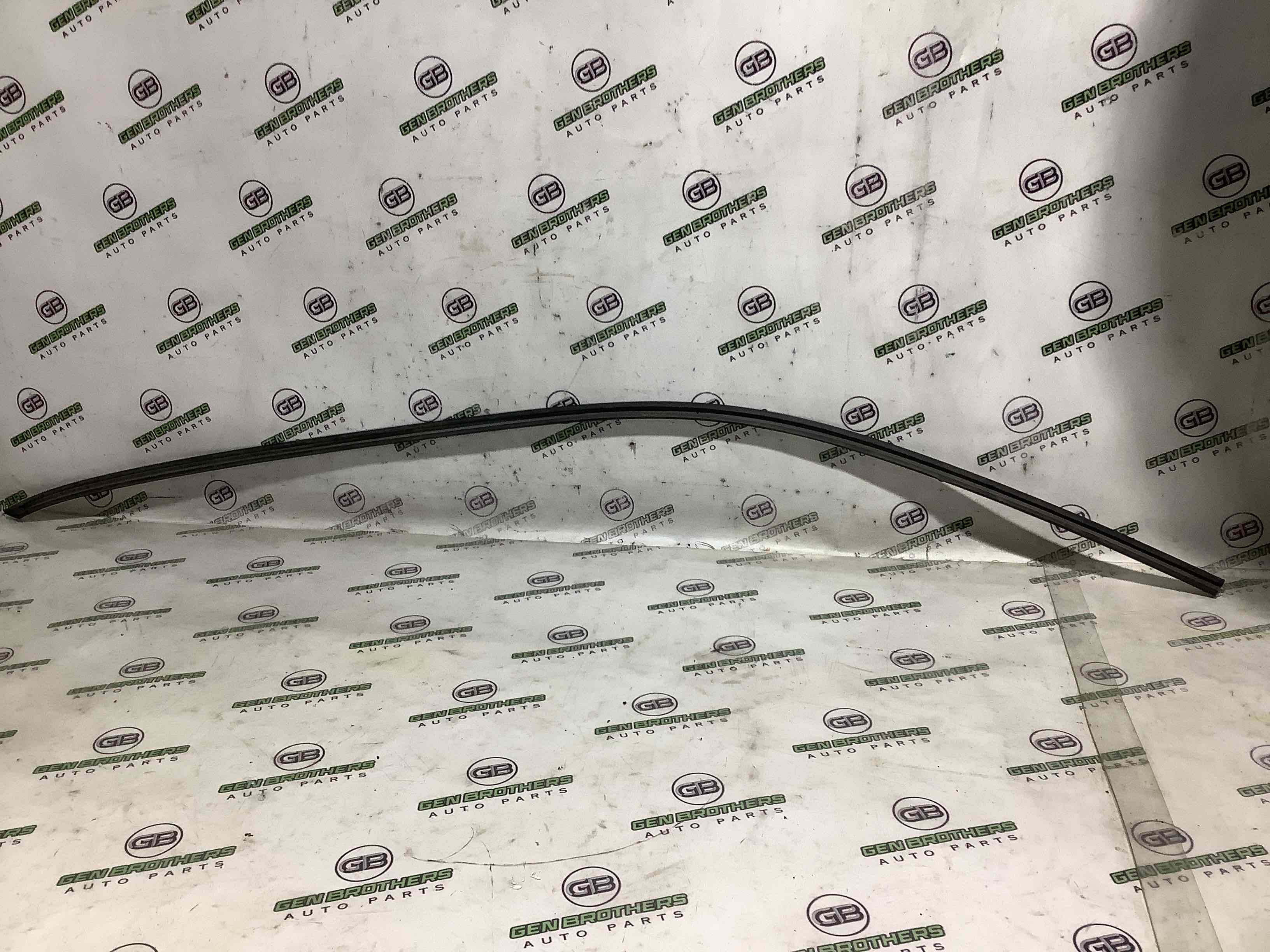 Молдинг двері передньої правої