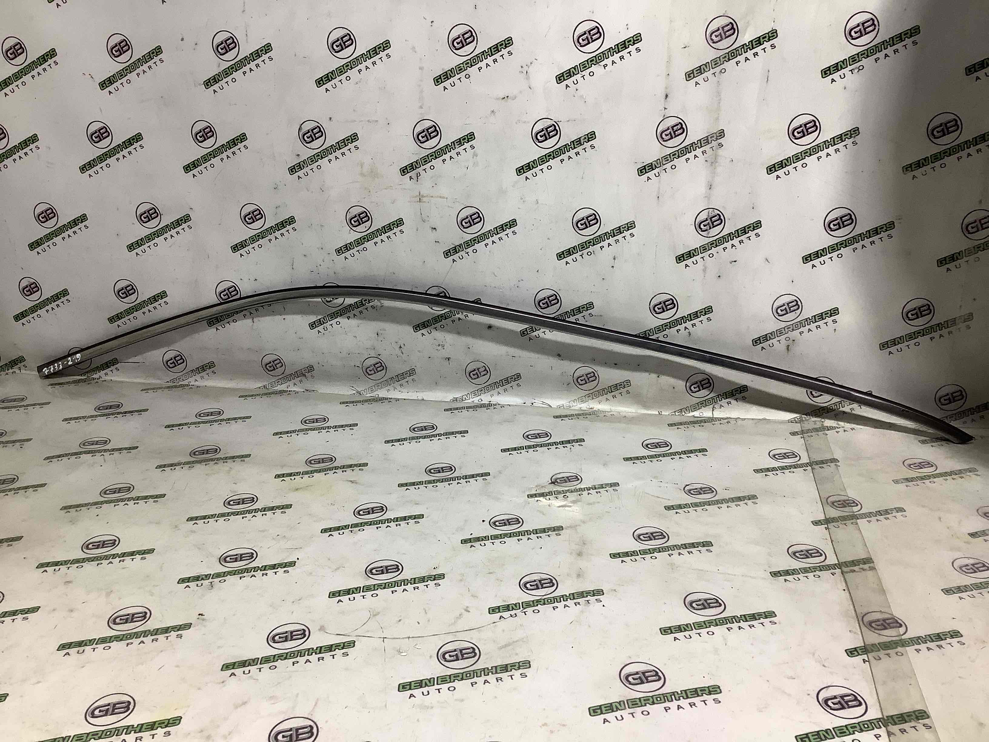 Молдинг двері передньої правої