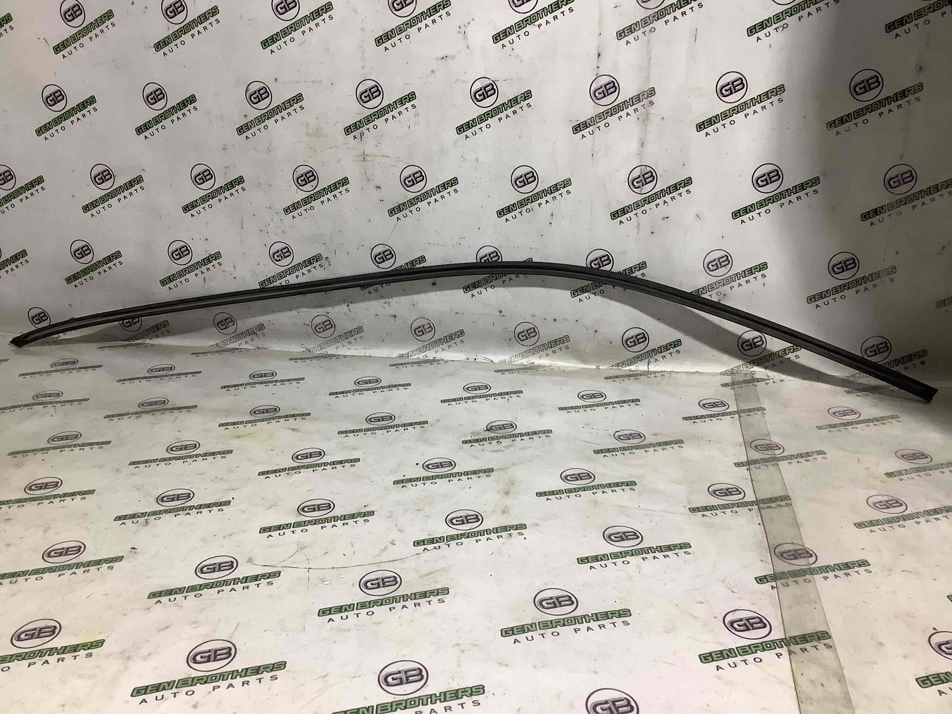 Молдинг двері передньої правої