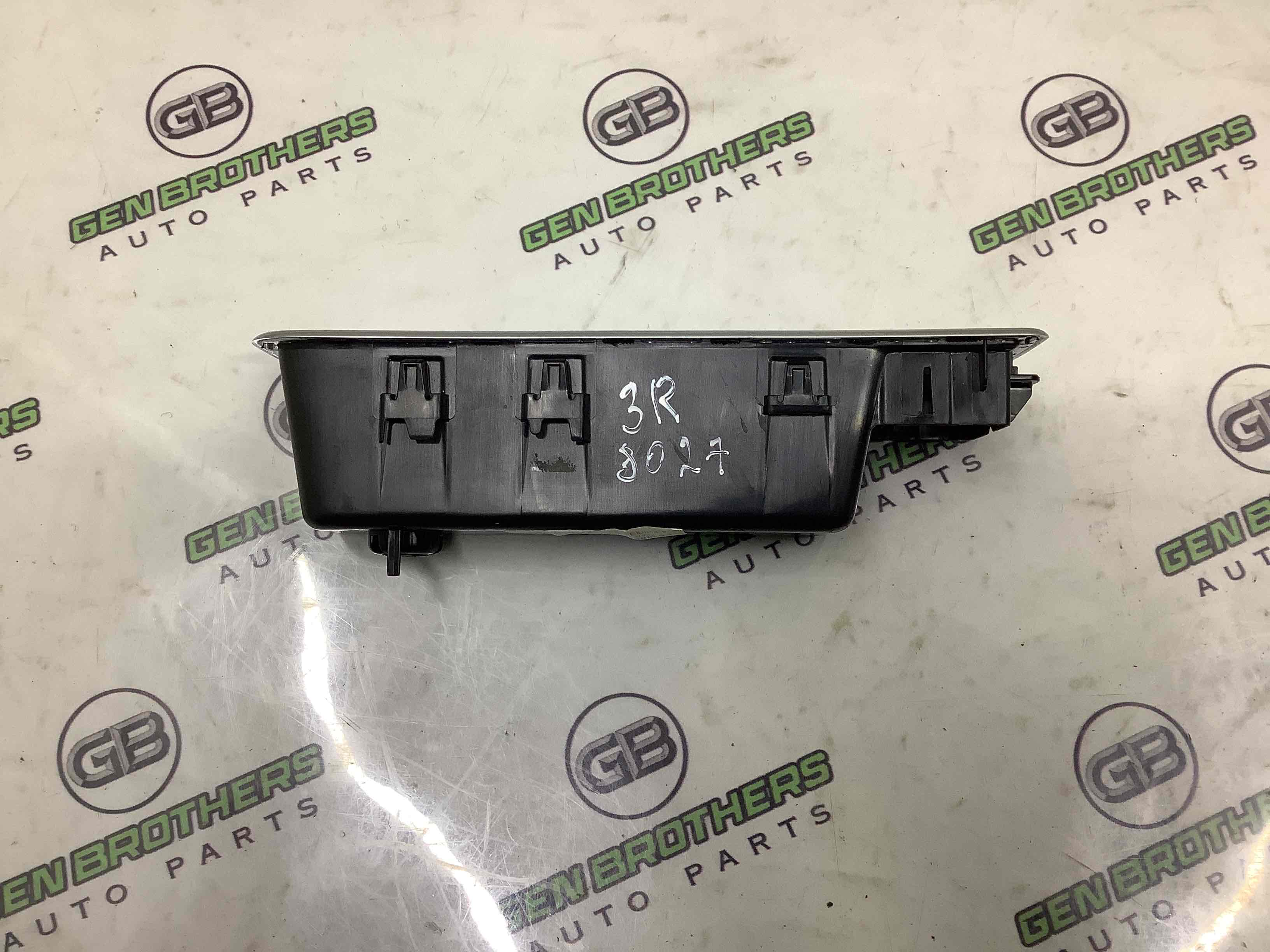 Обшивка дверей та карт