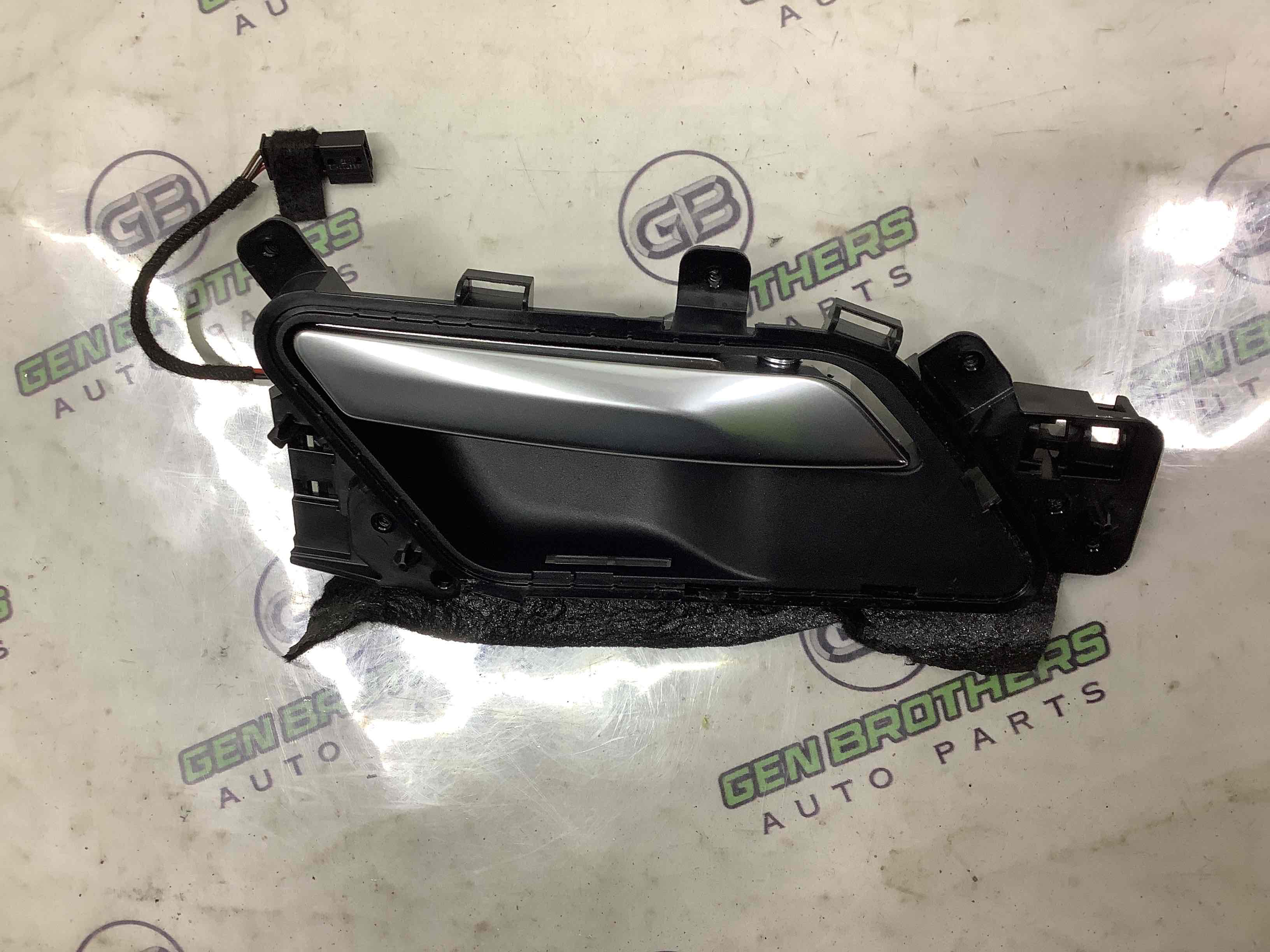 Ручка дверей салону внутрішня, поручень