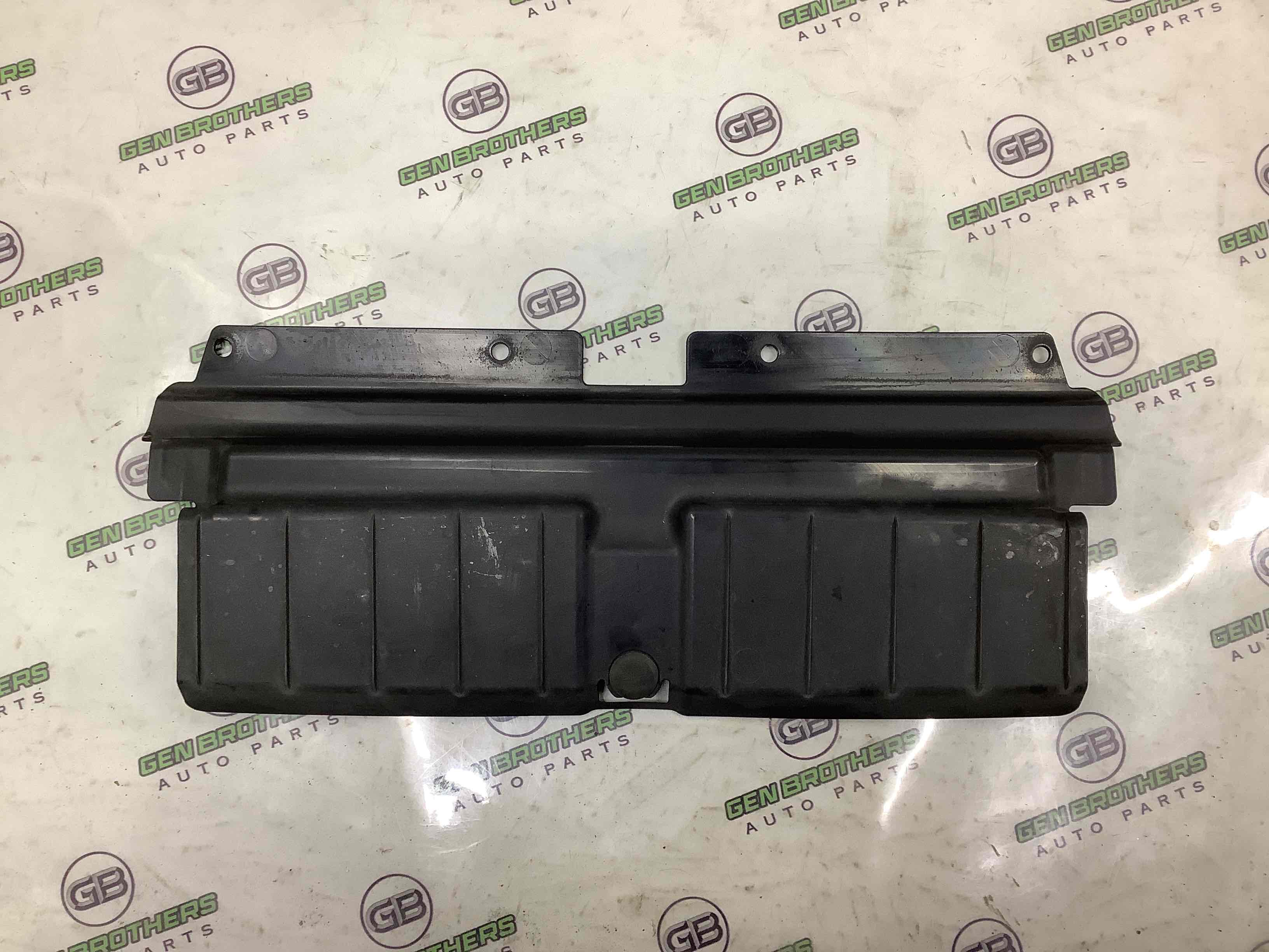 Пластик моторного відсіку