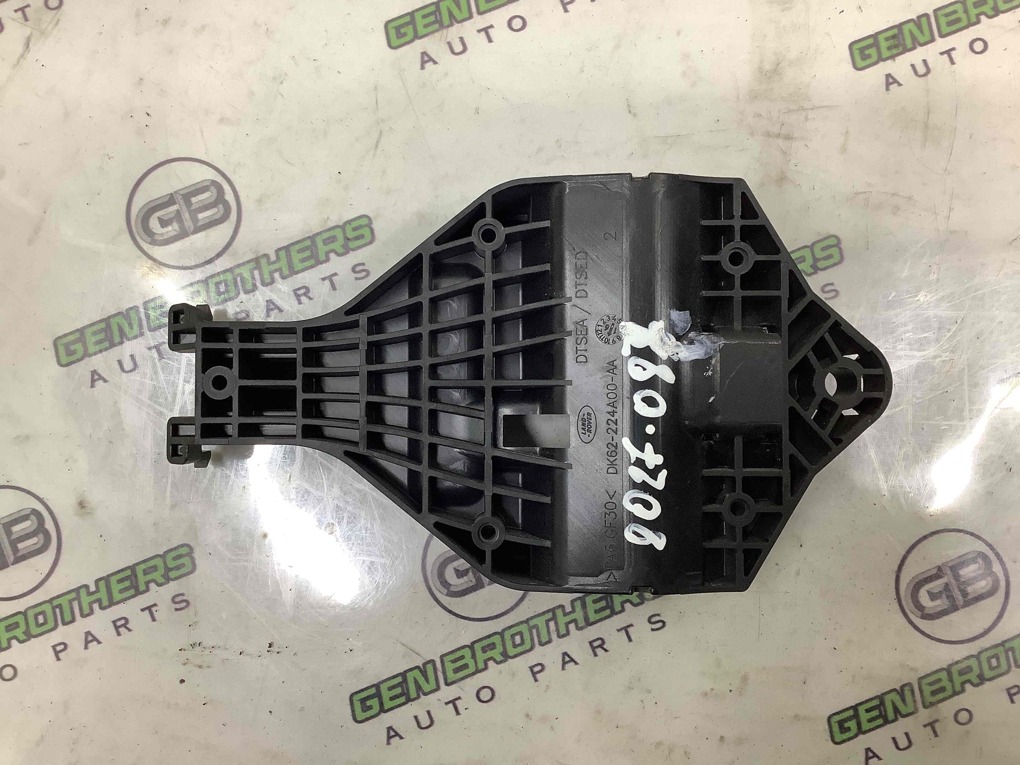 Кронштейн ручки дверей