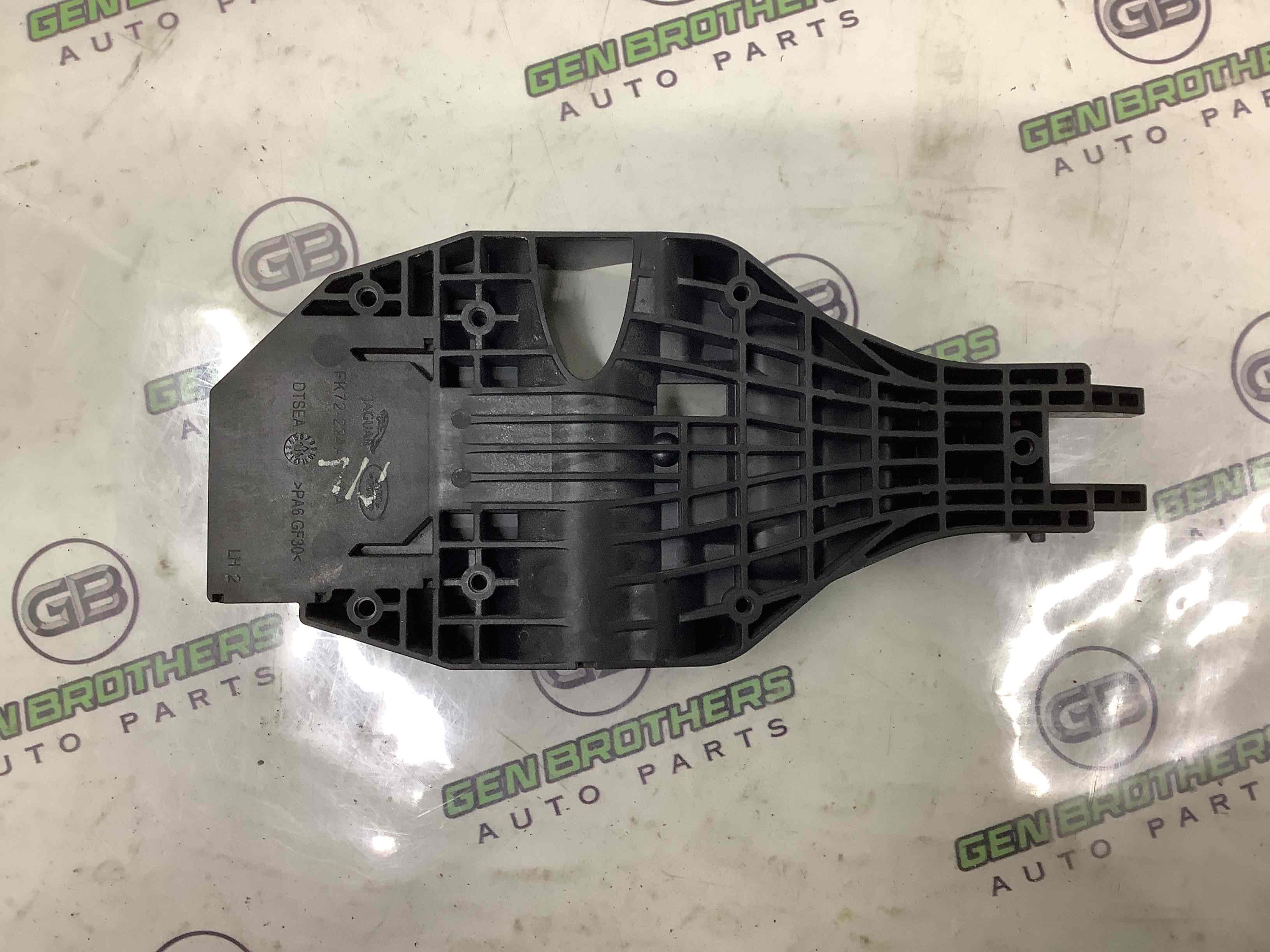 Кронштейн ручки дверей