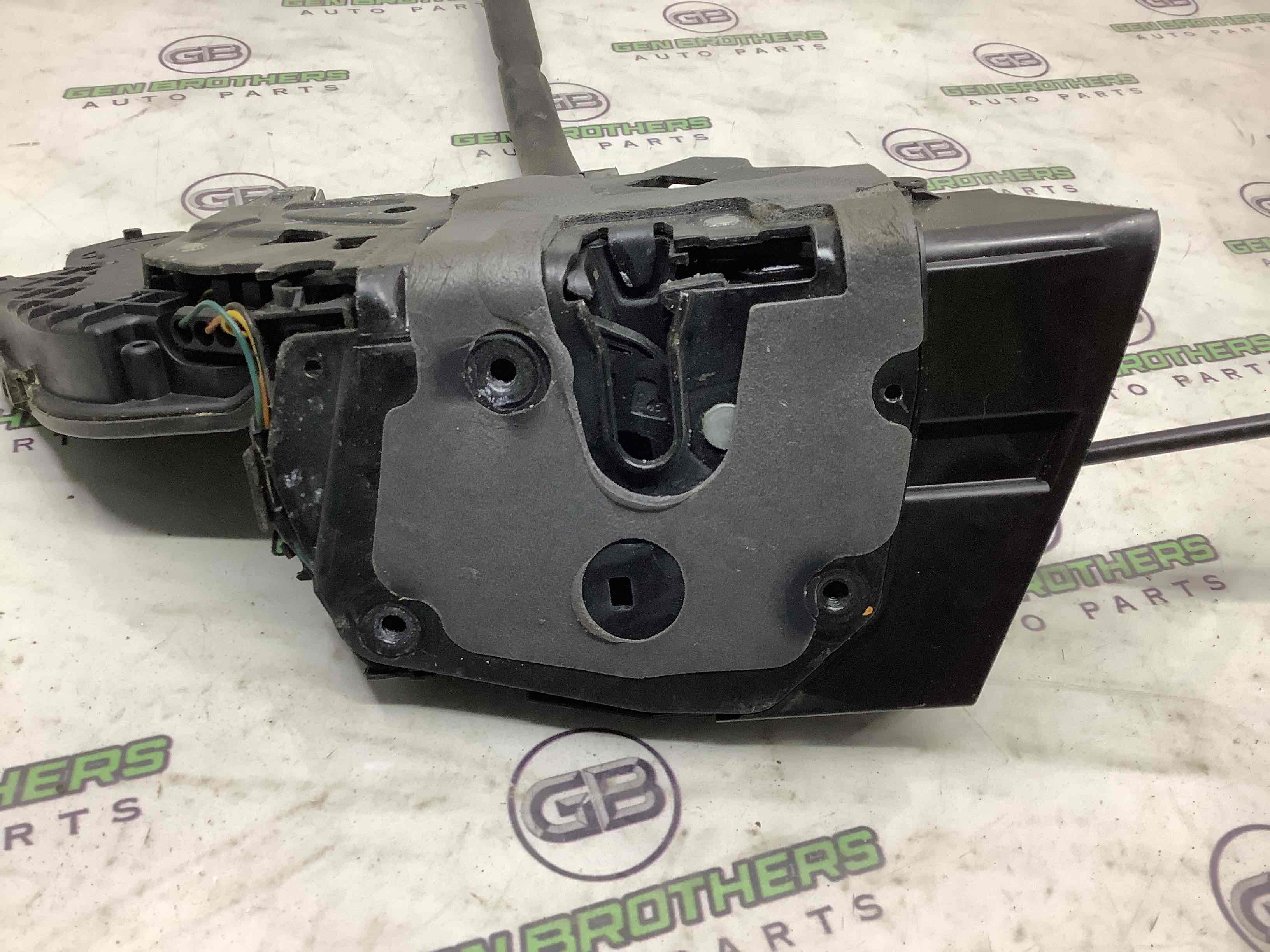 Замок дверей задньої правої