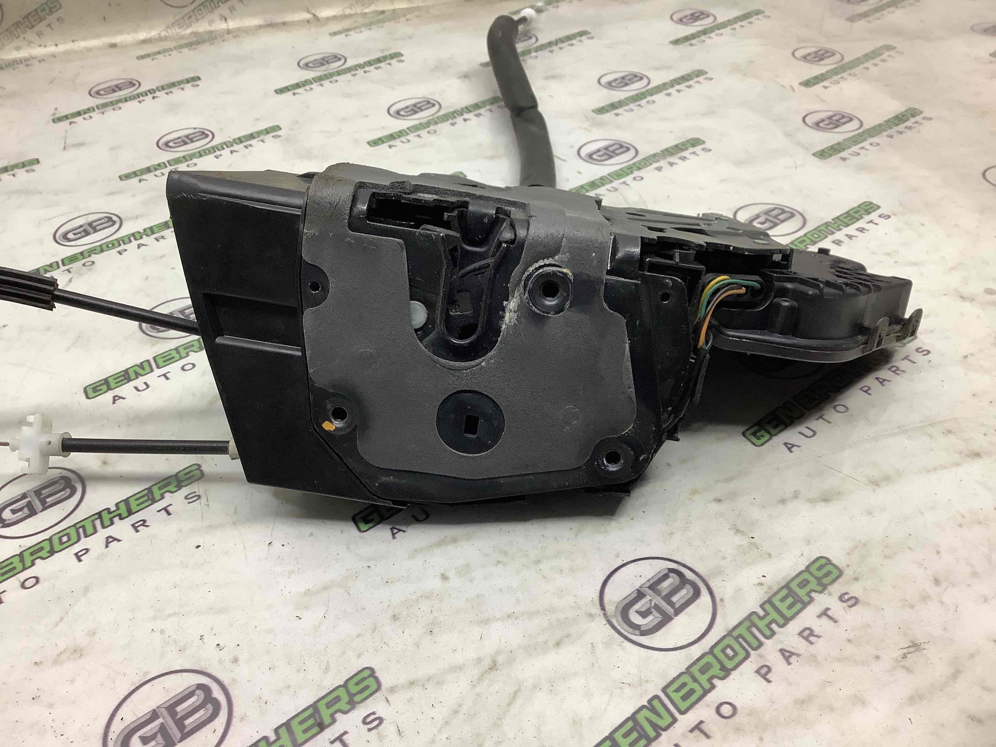 Замок дверей передньої лівої