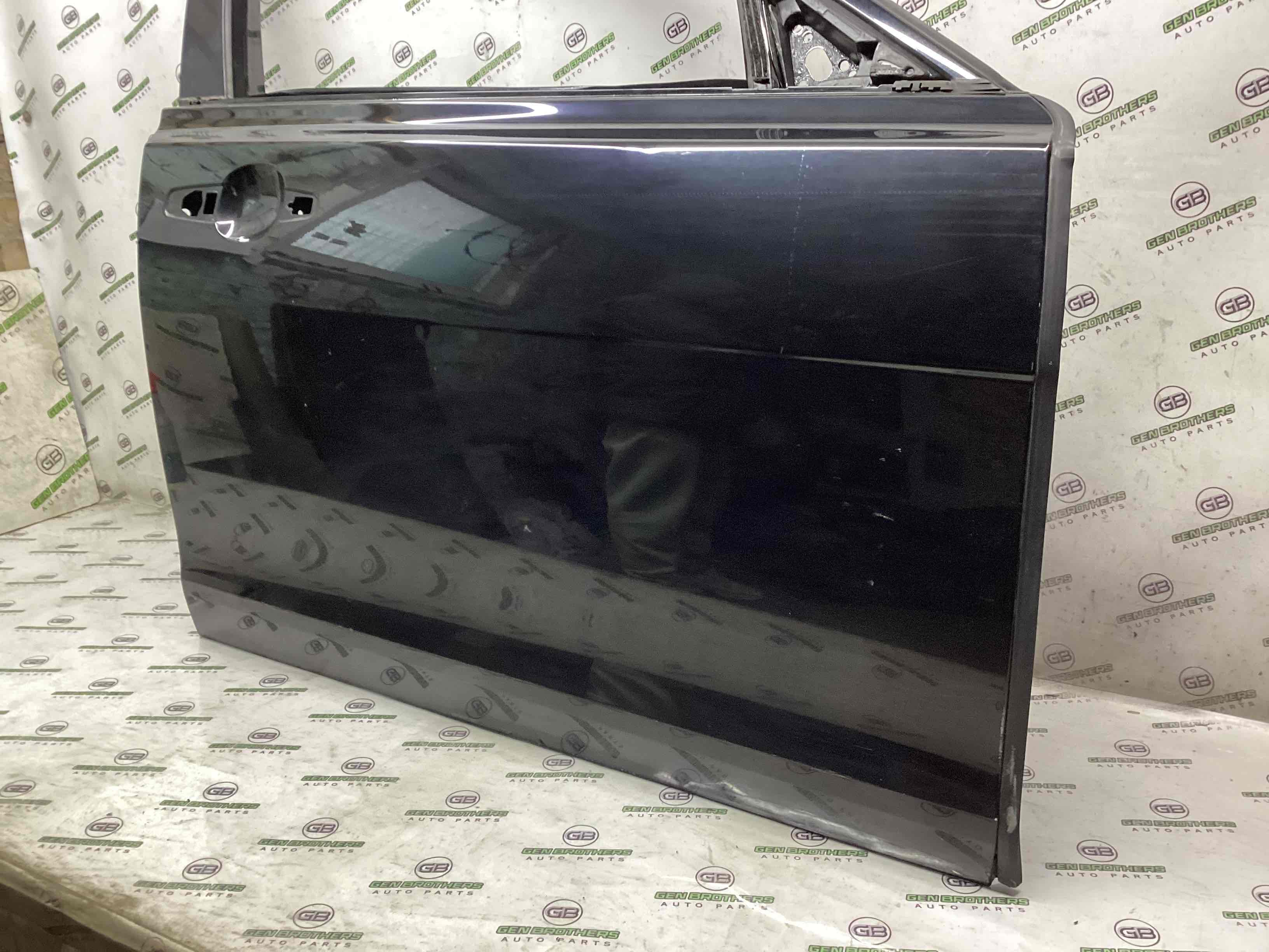 Двері передні права