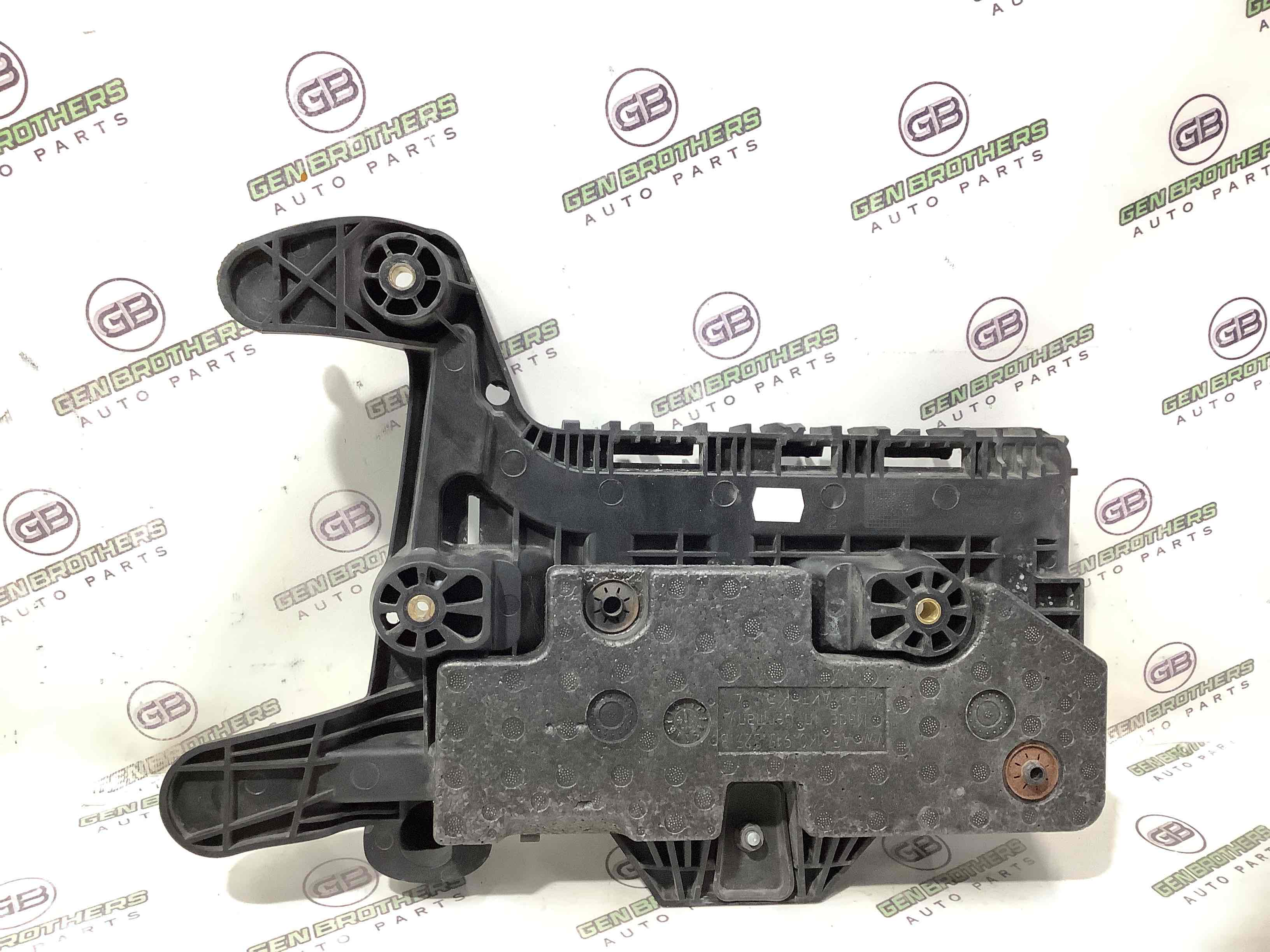 Полиця акумулятора, кришка, кріплення майданчик АКБ