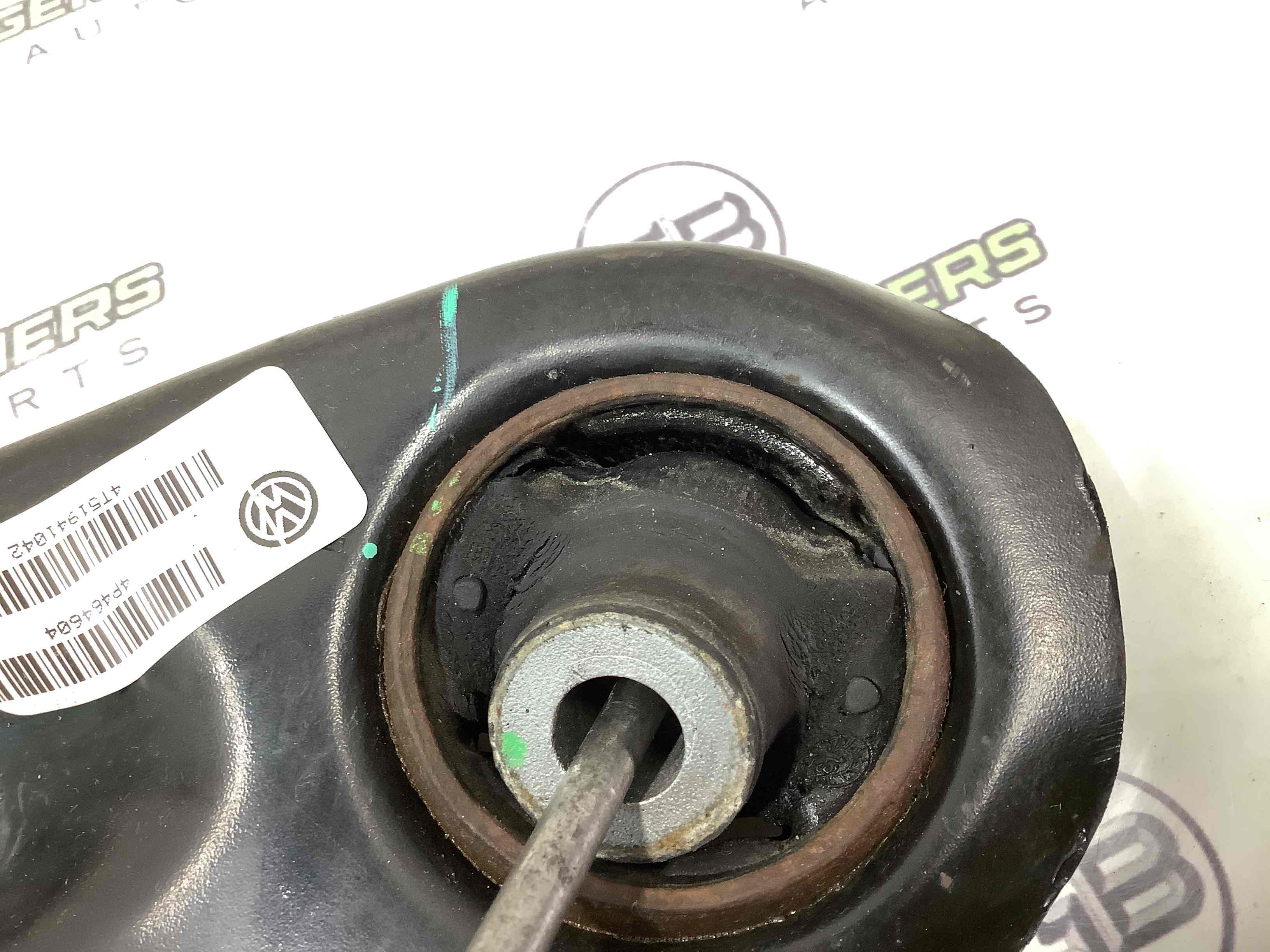 Важіль передній лівий