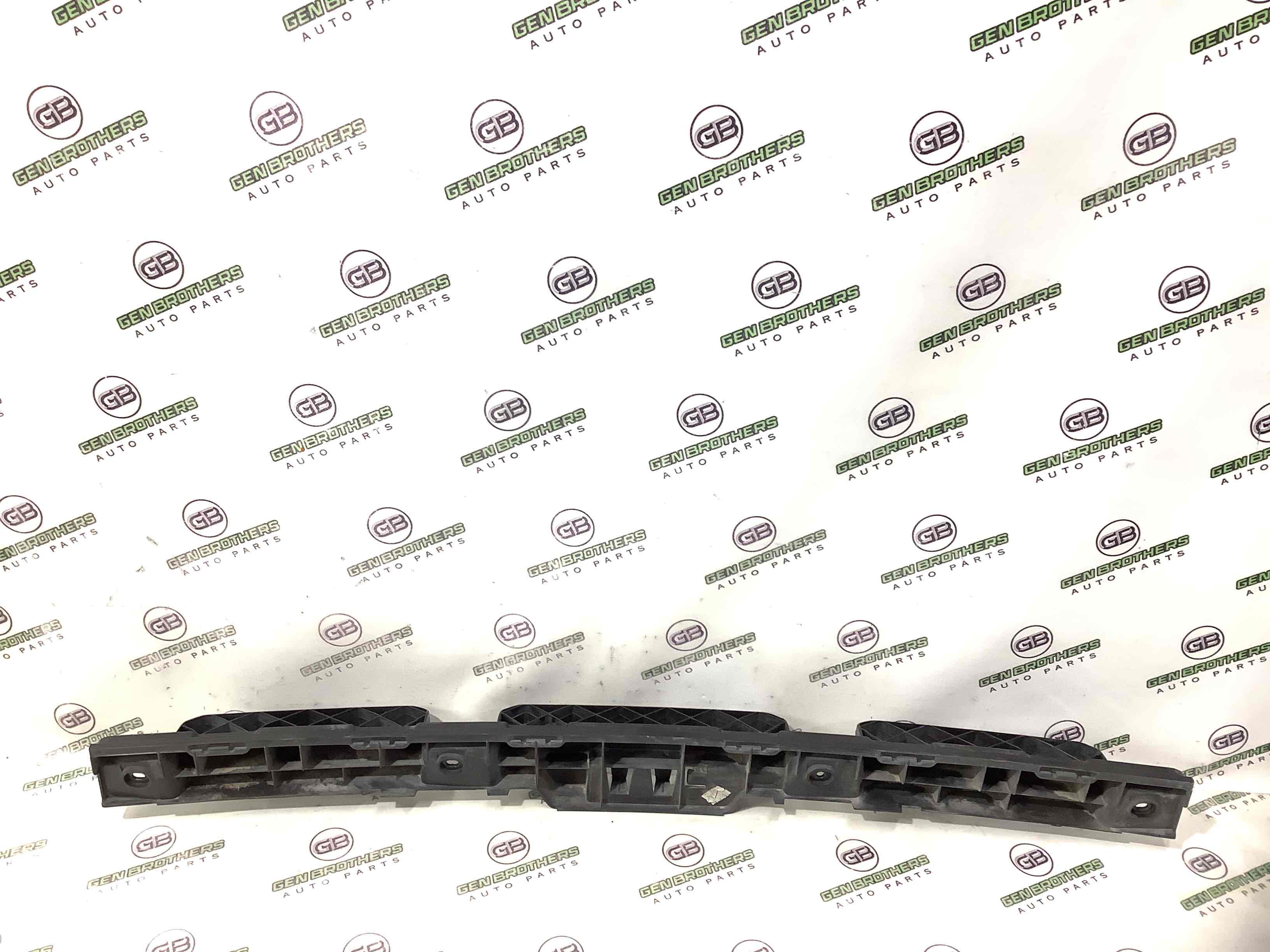 Кріплення заднього бампера центральне