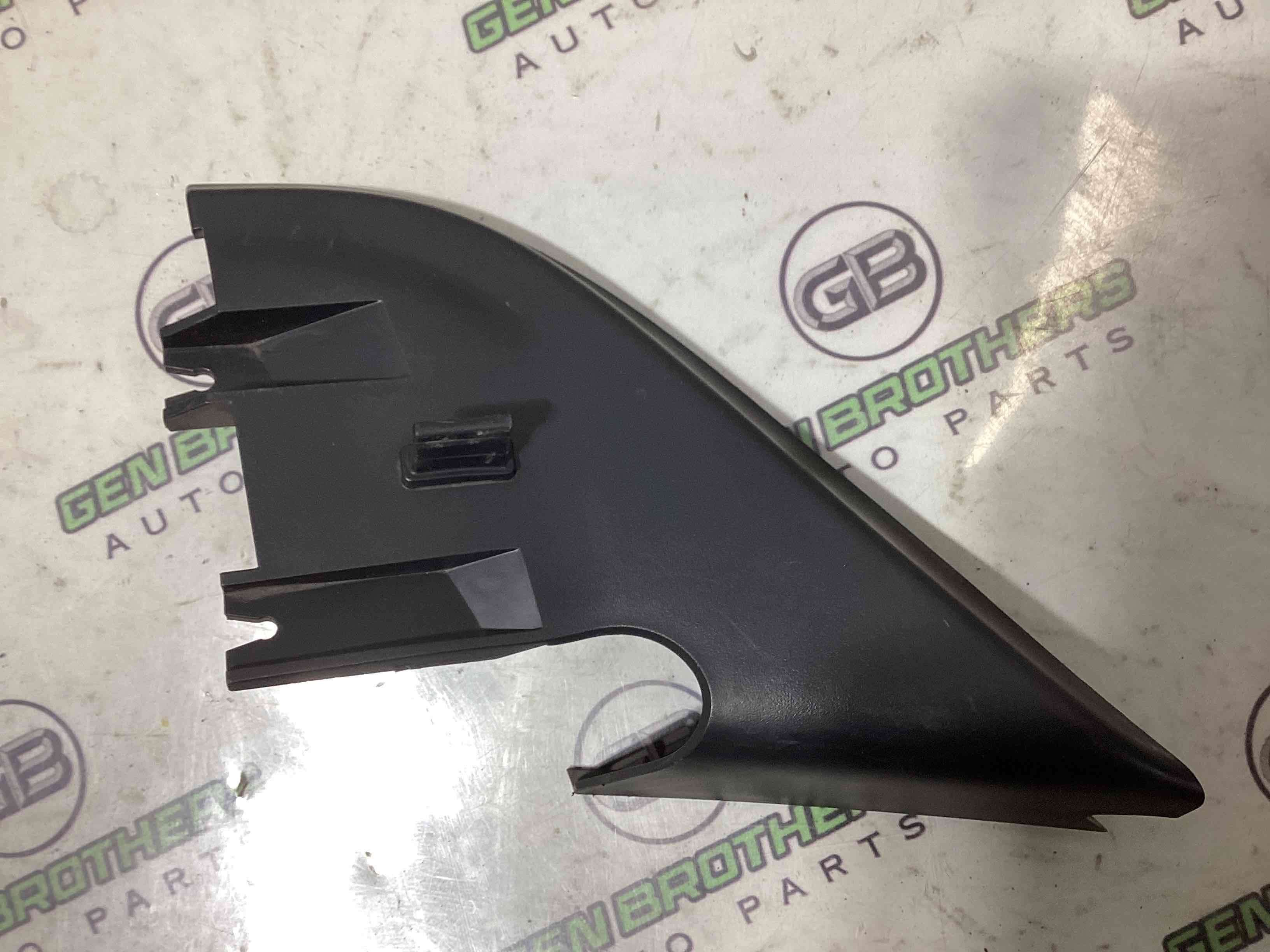 Корпус, накладка, кріплення правого дзеркала