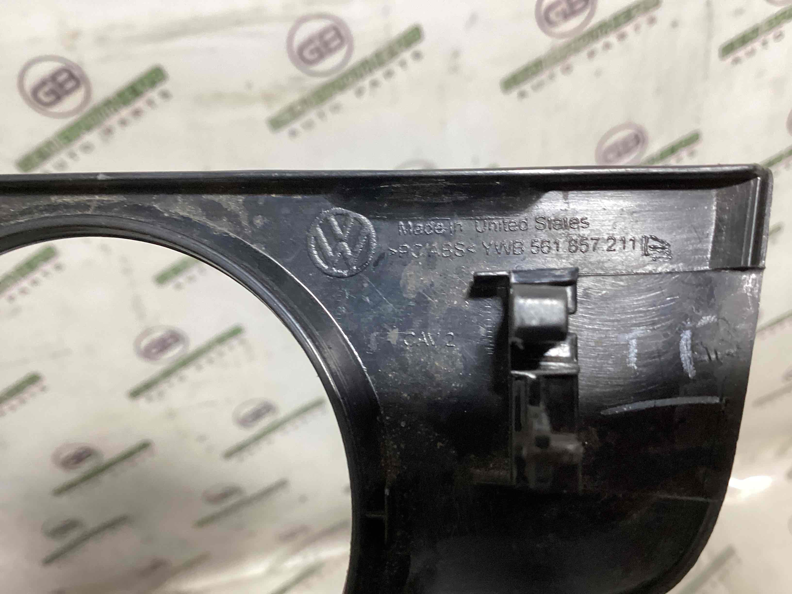 Обшивка панелі приладів торпедо