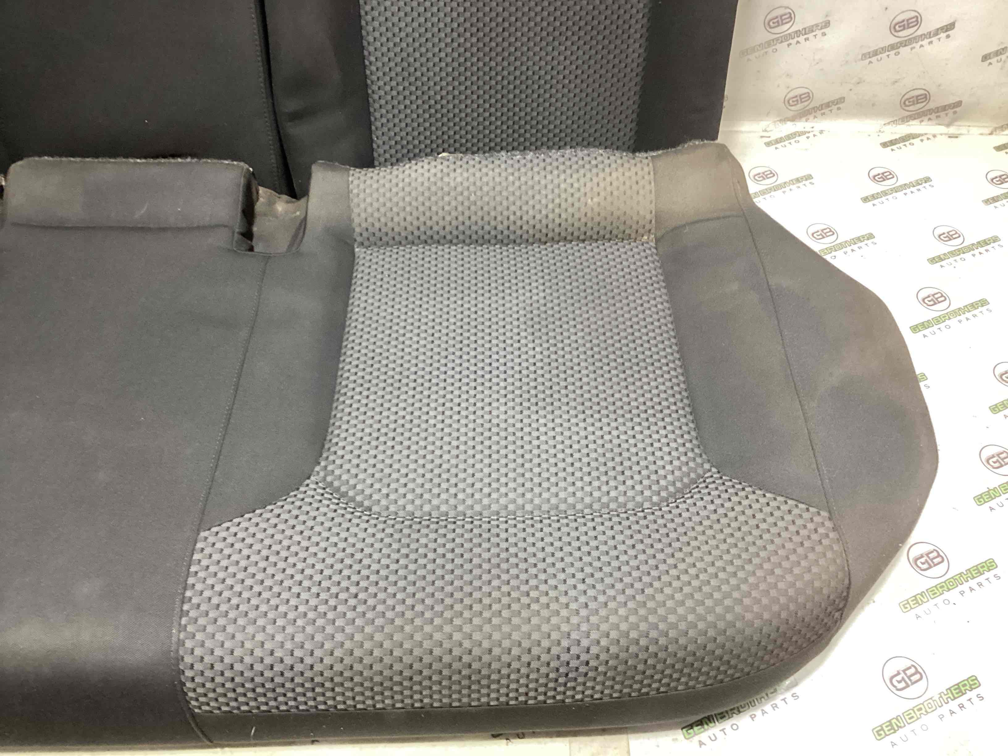 Задній ряд сидінь