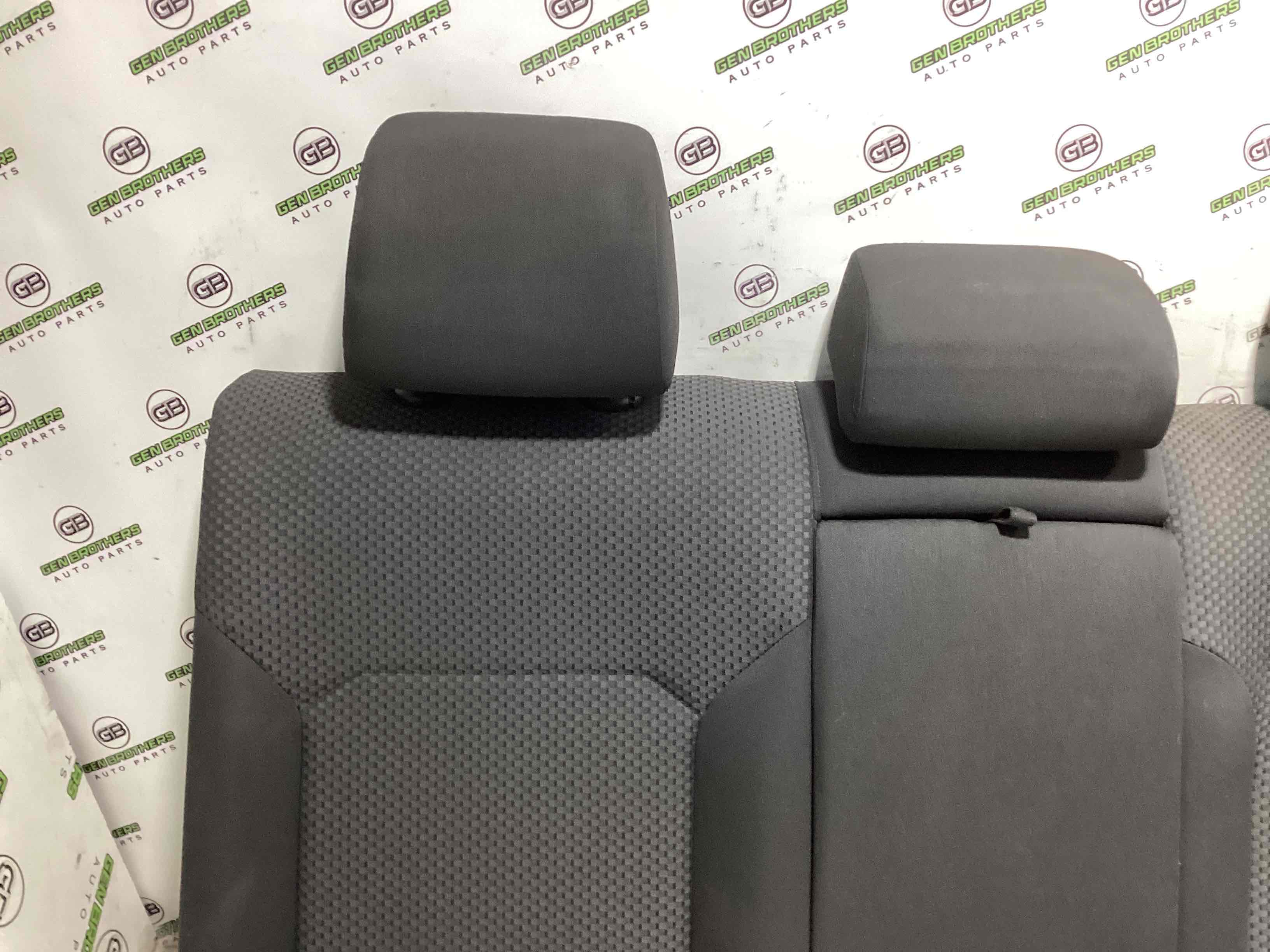 Задній ряд сидінь