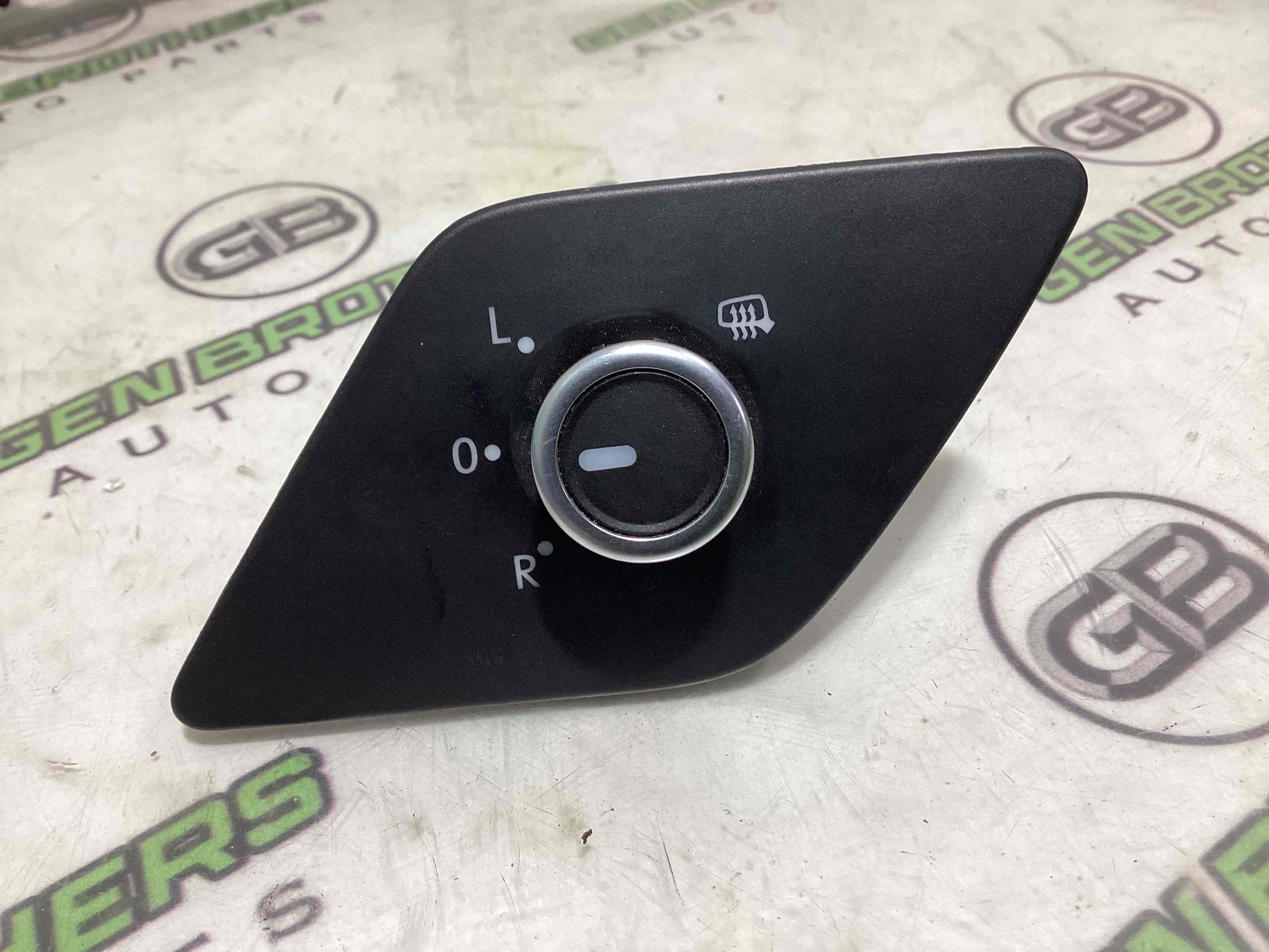 Кнопка регулювання дзеркал