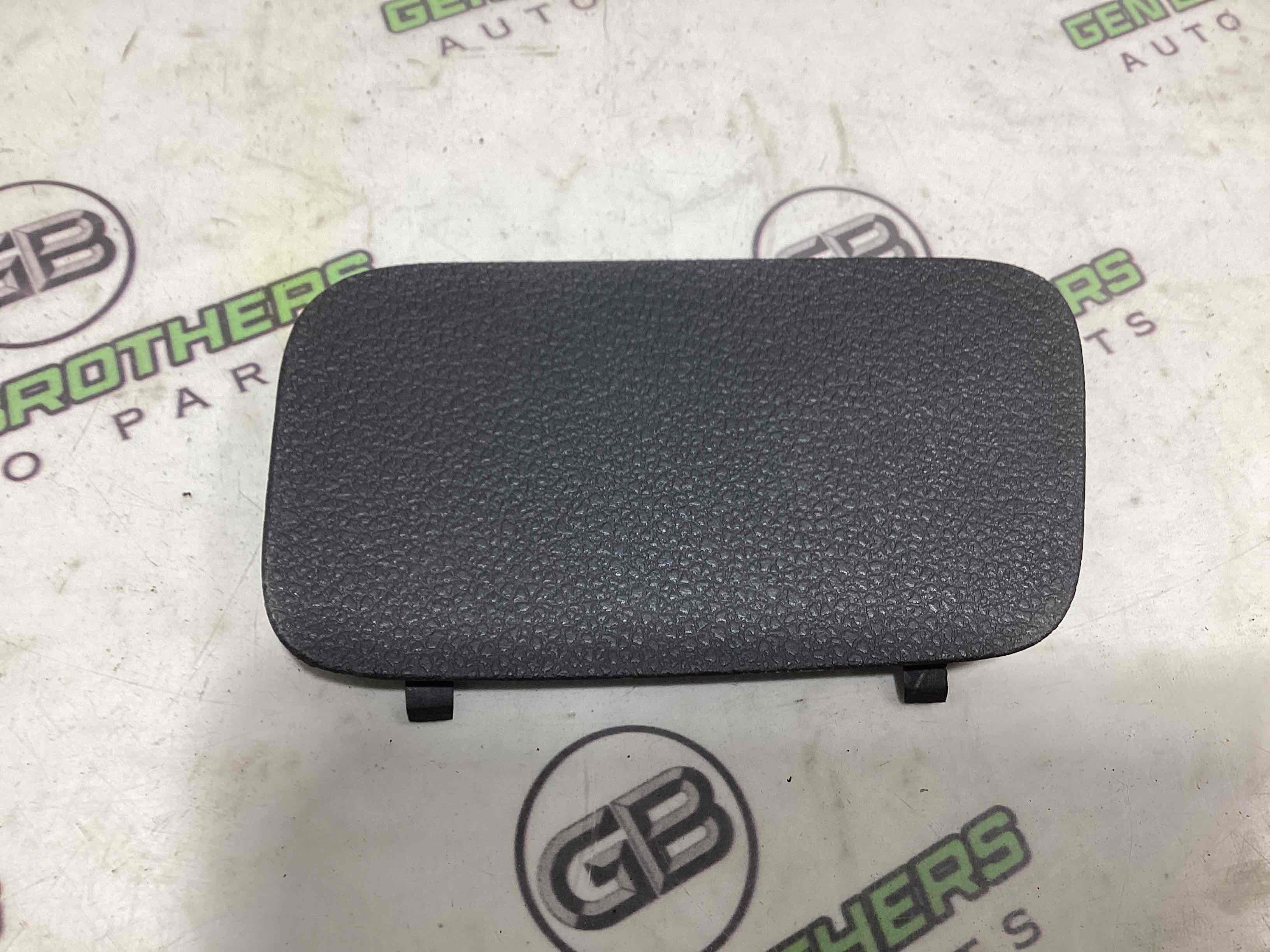 Елементи оздоблення багажника