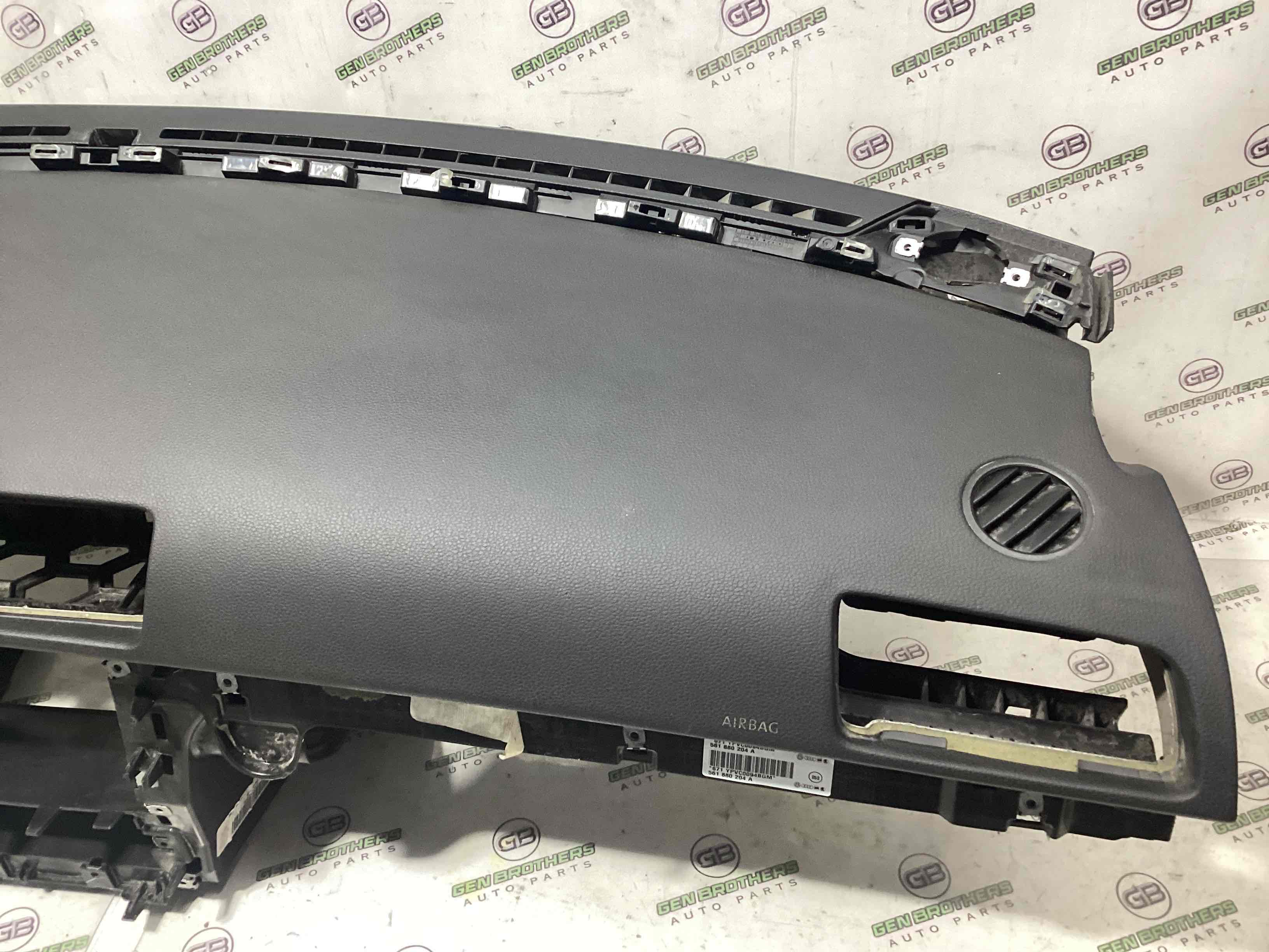 Панель передня салону торпедо