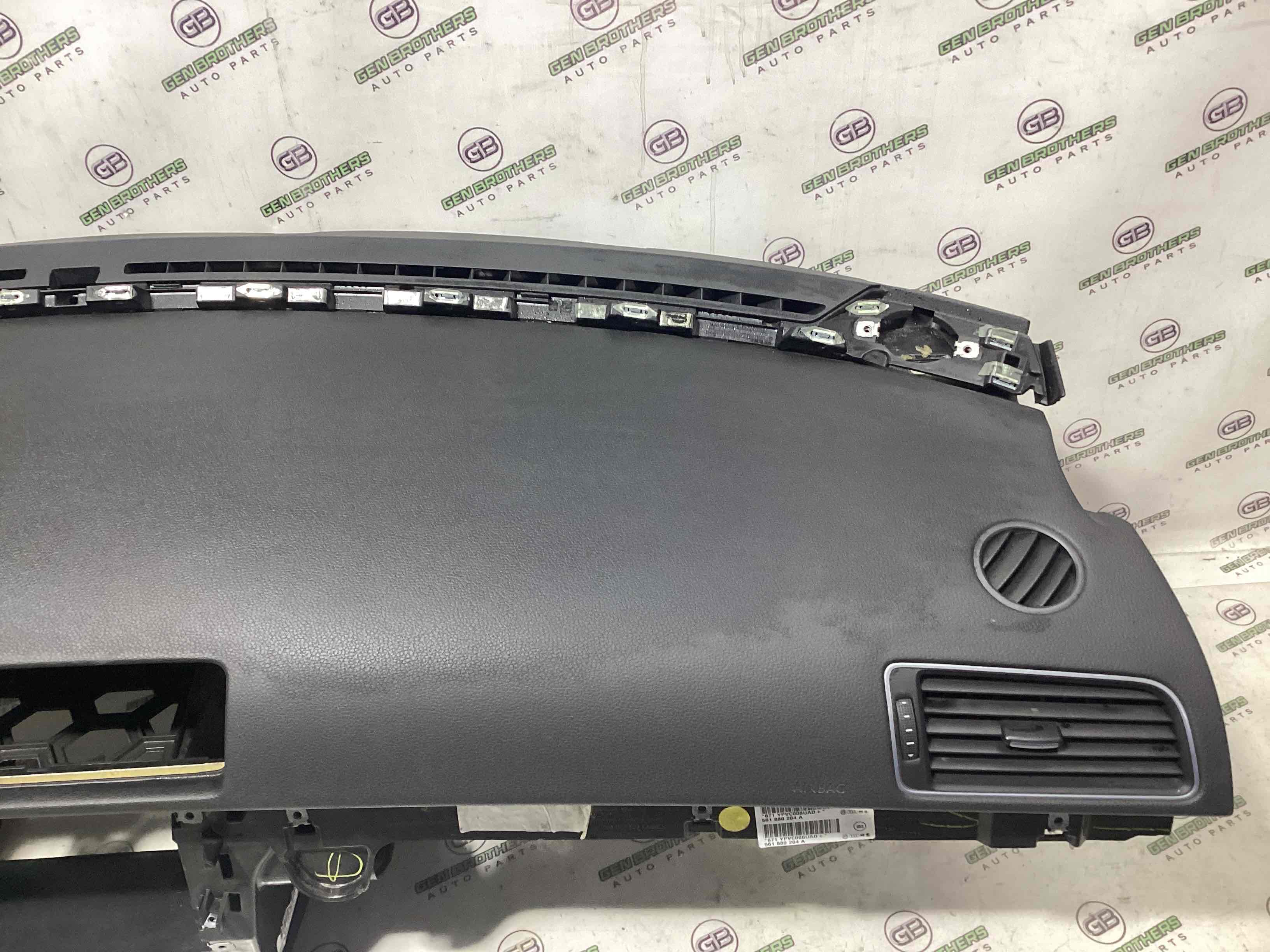 Панель передня салону торпедо