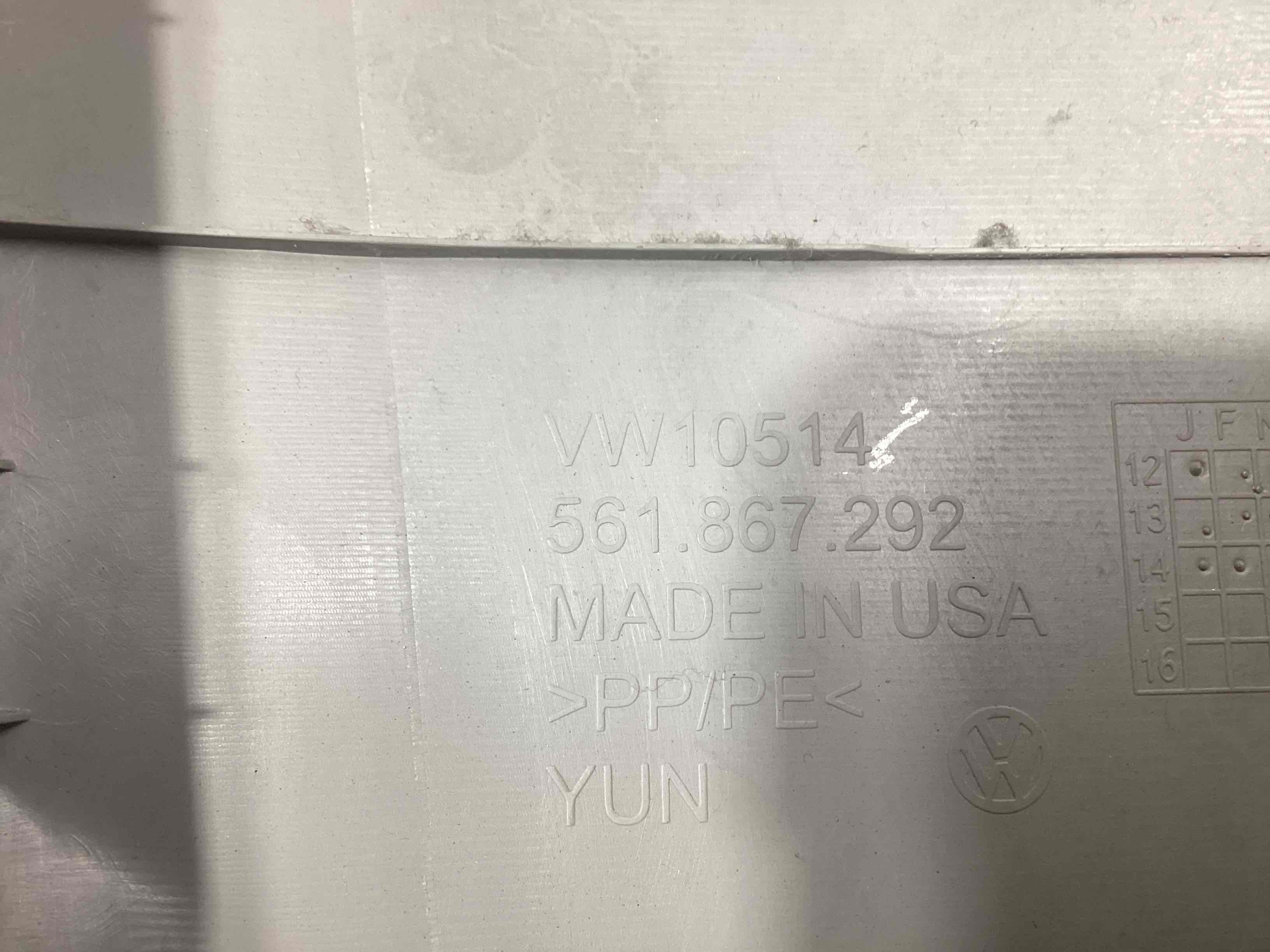 Обшивка центральної стійки права