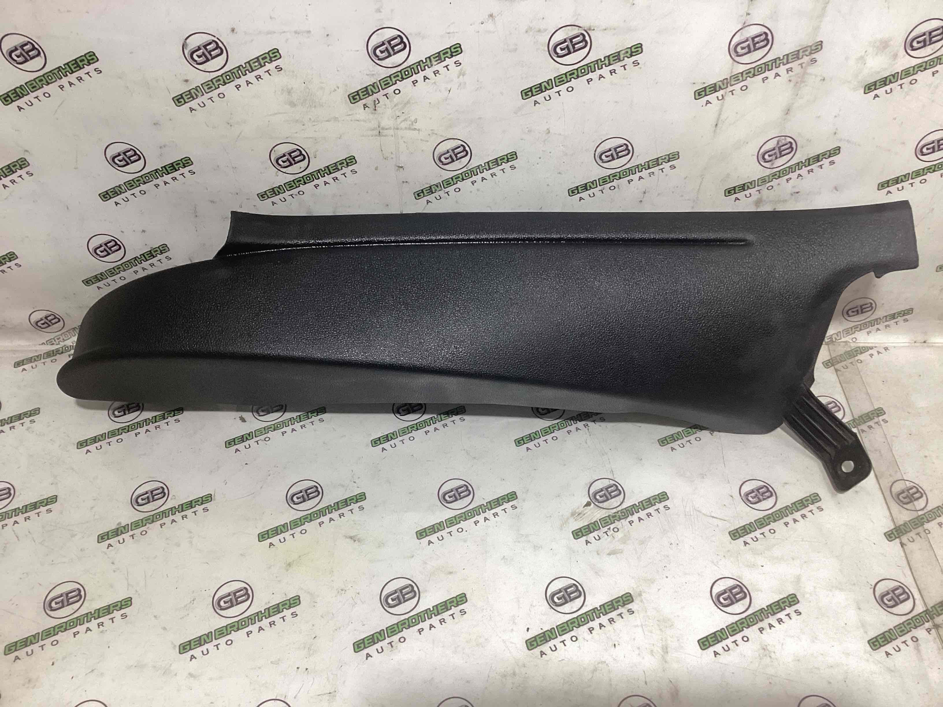 Обшивка задньої стійки ліва