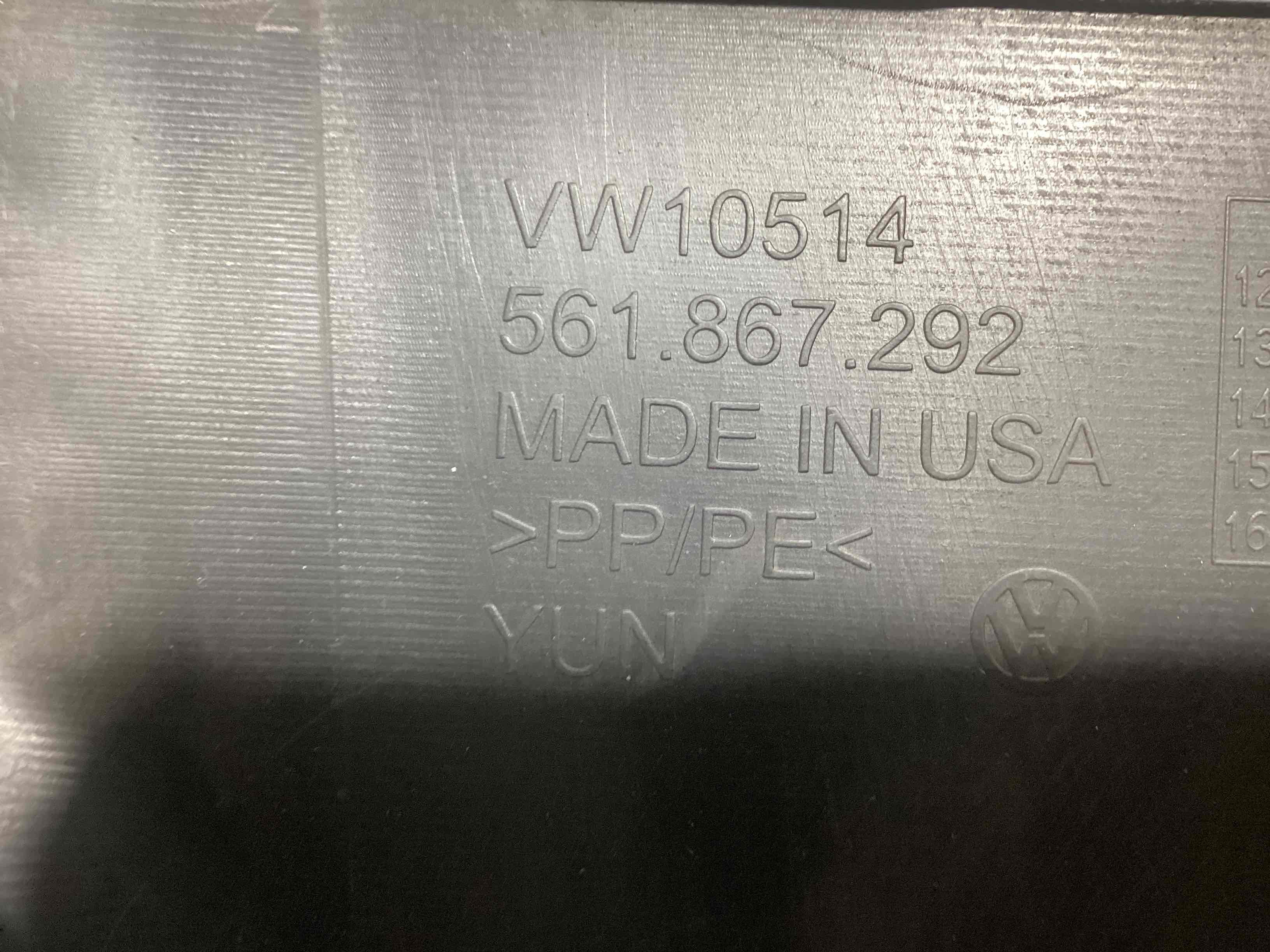 Обшивка центральної стійки права