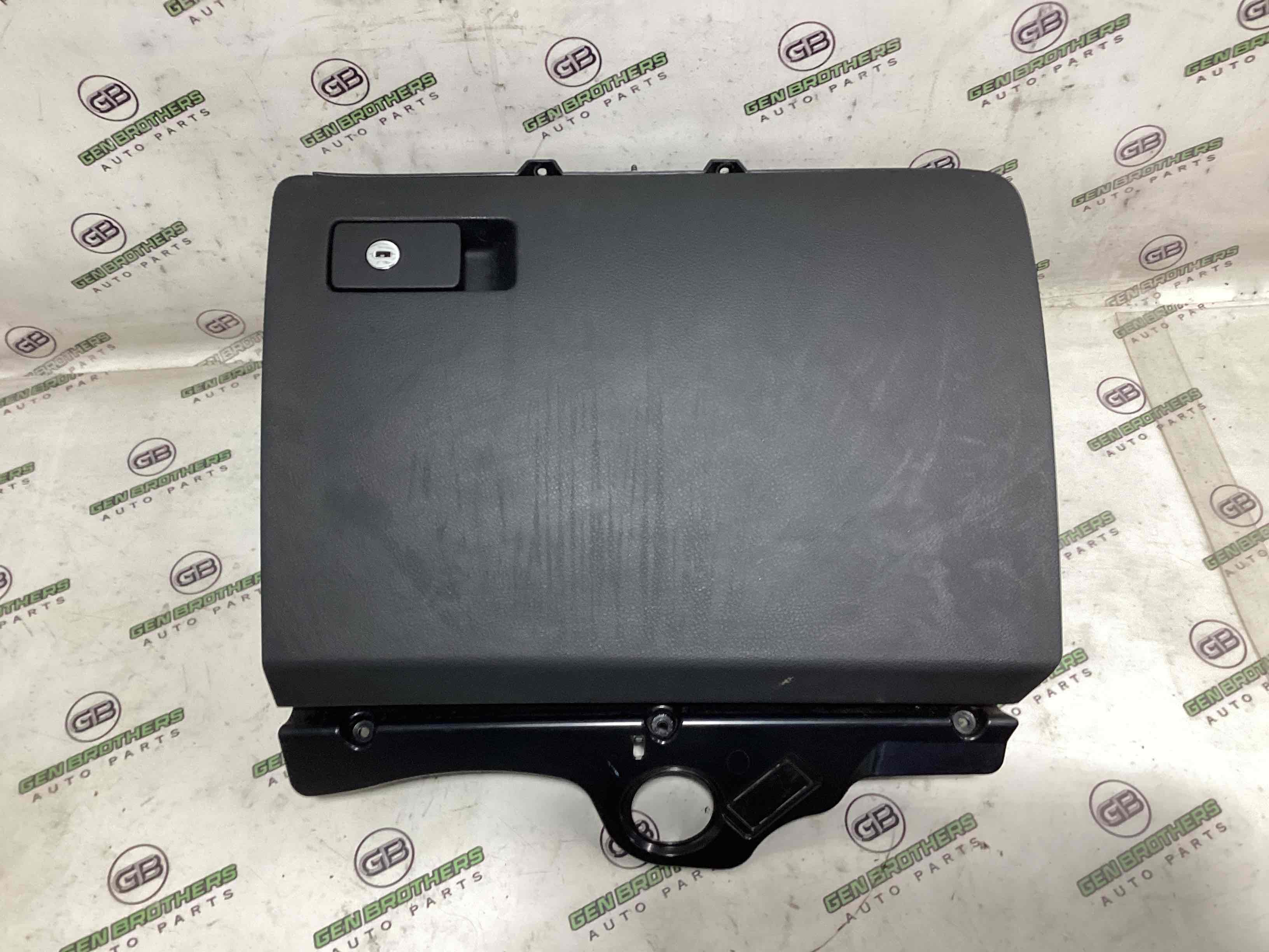 Бардачок замок бардачка, підстаканник, ящик