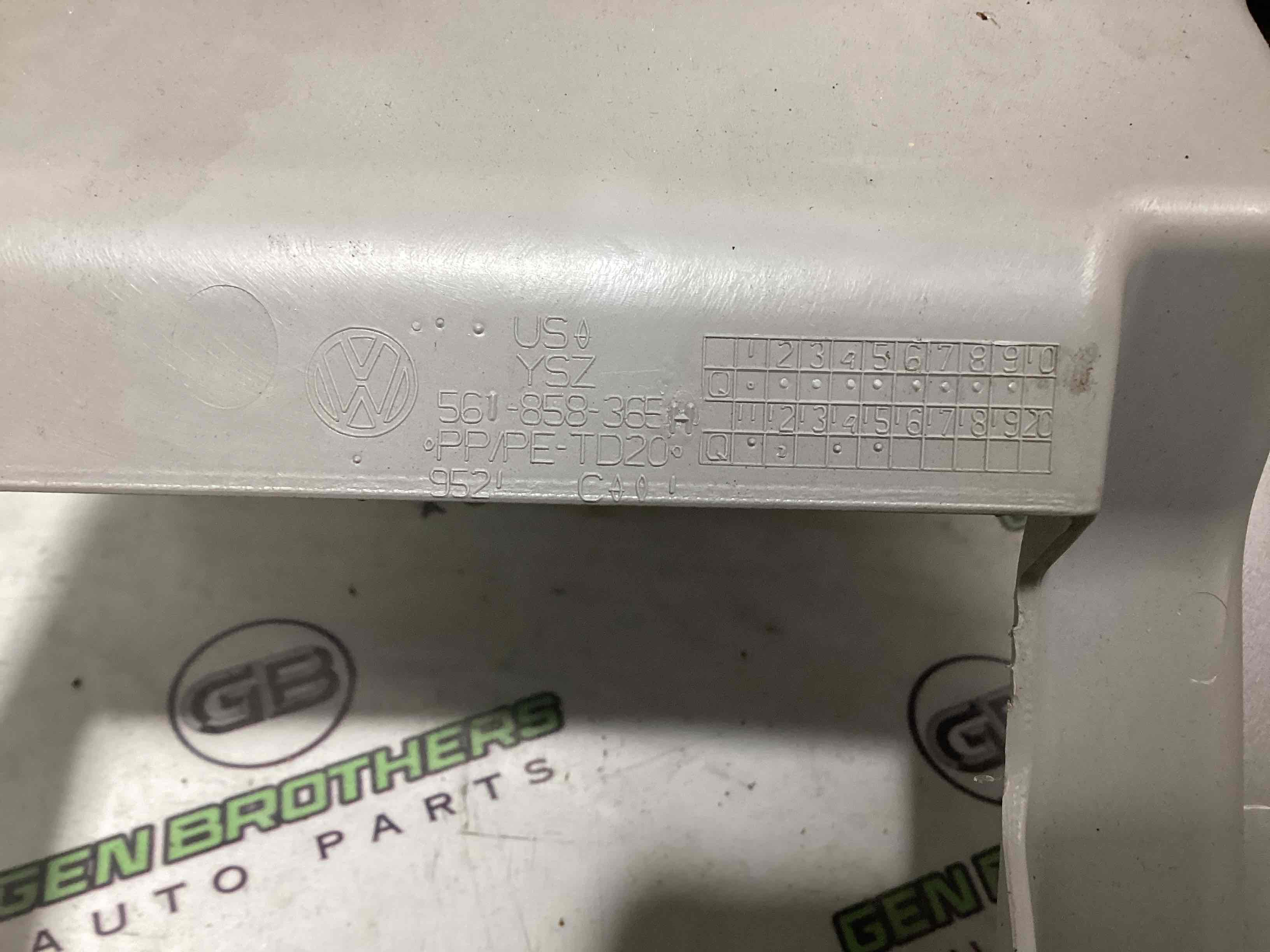 Обшивка панелі приладів торпедо