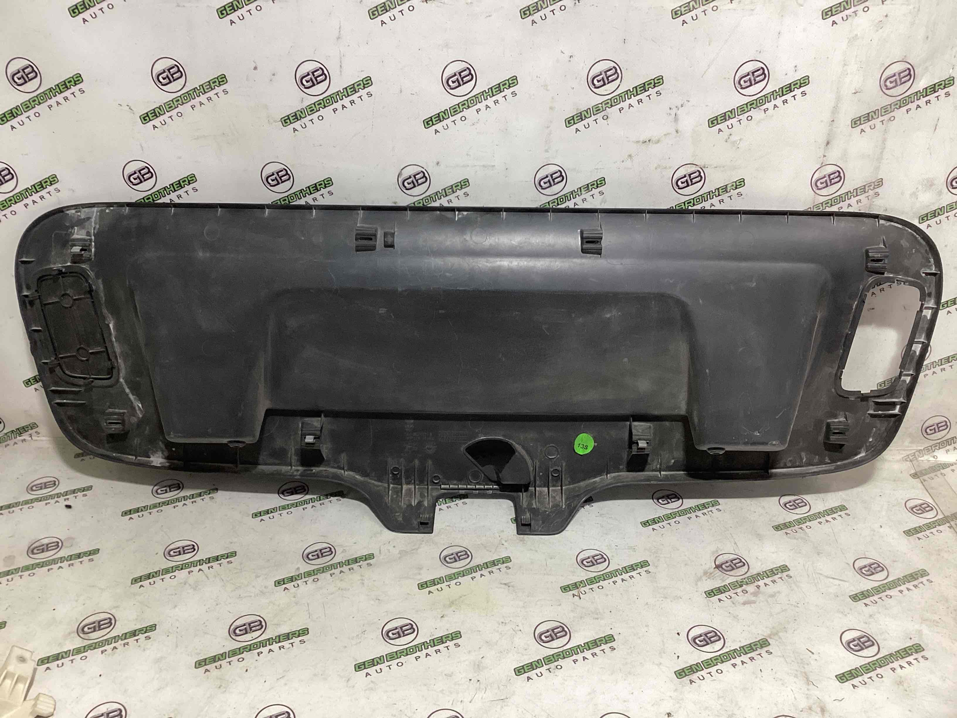 Обшивка кришки багажника