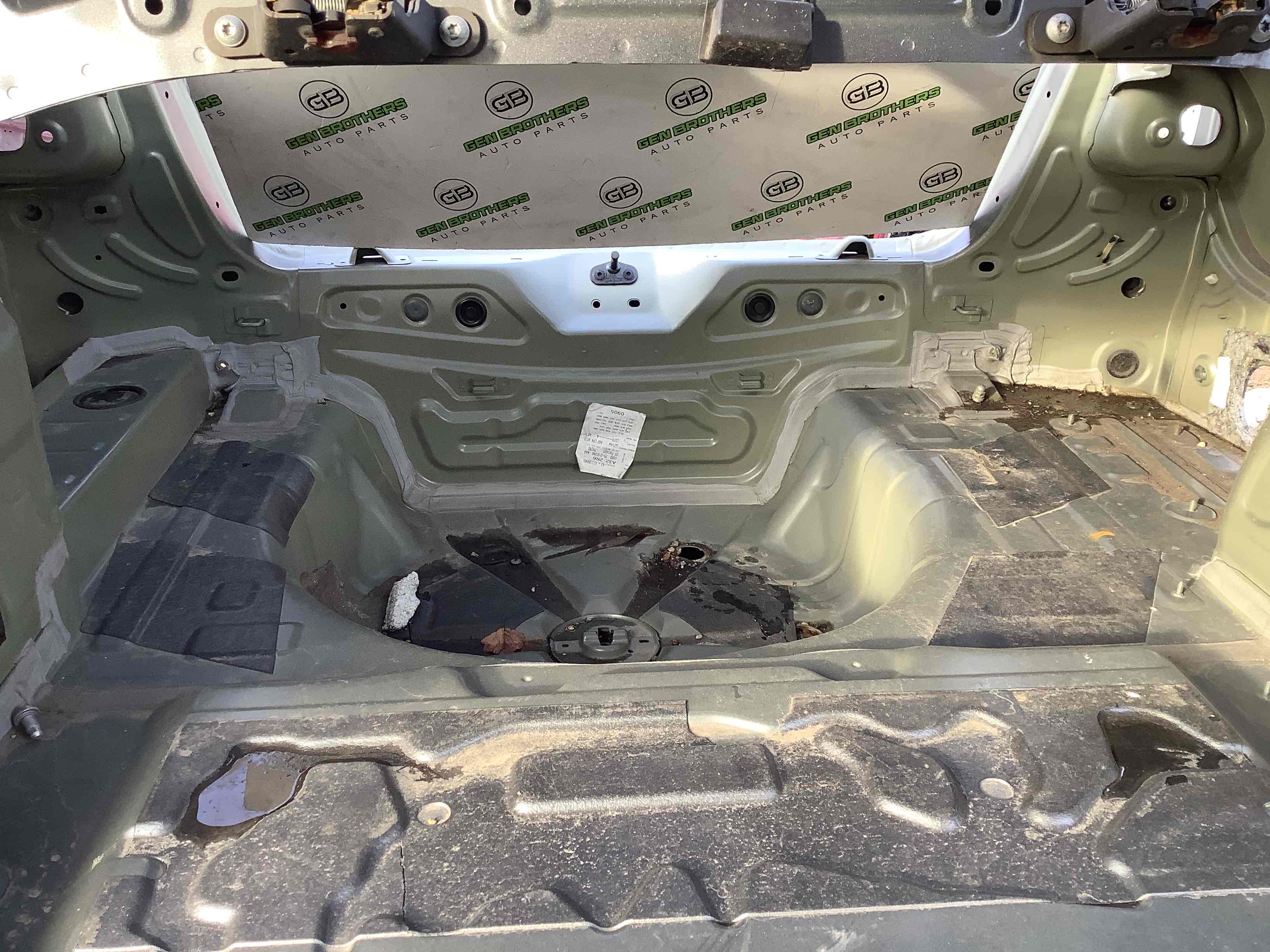 Корито багажника