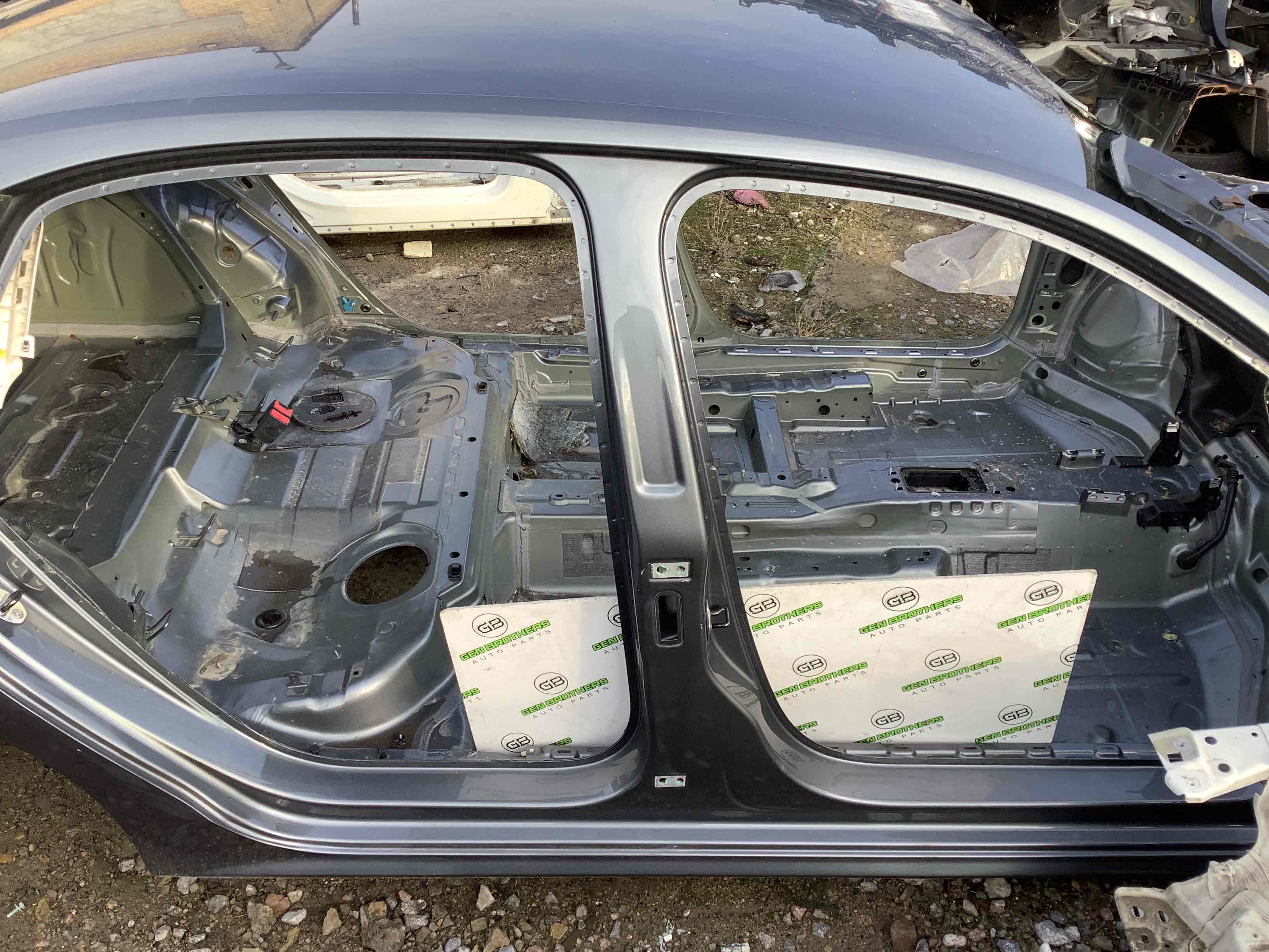 Стійки кузова та пороги