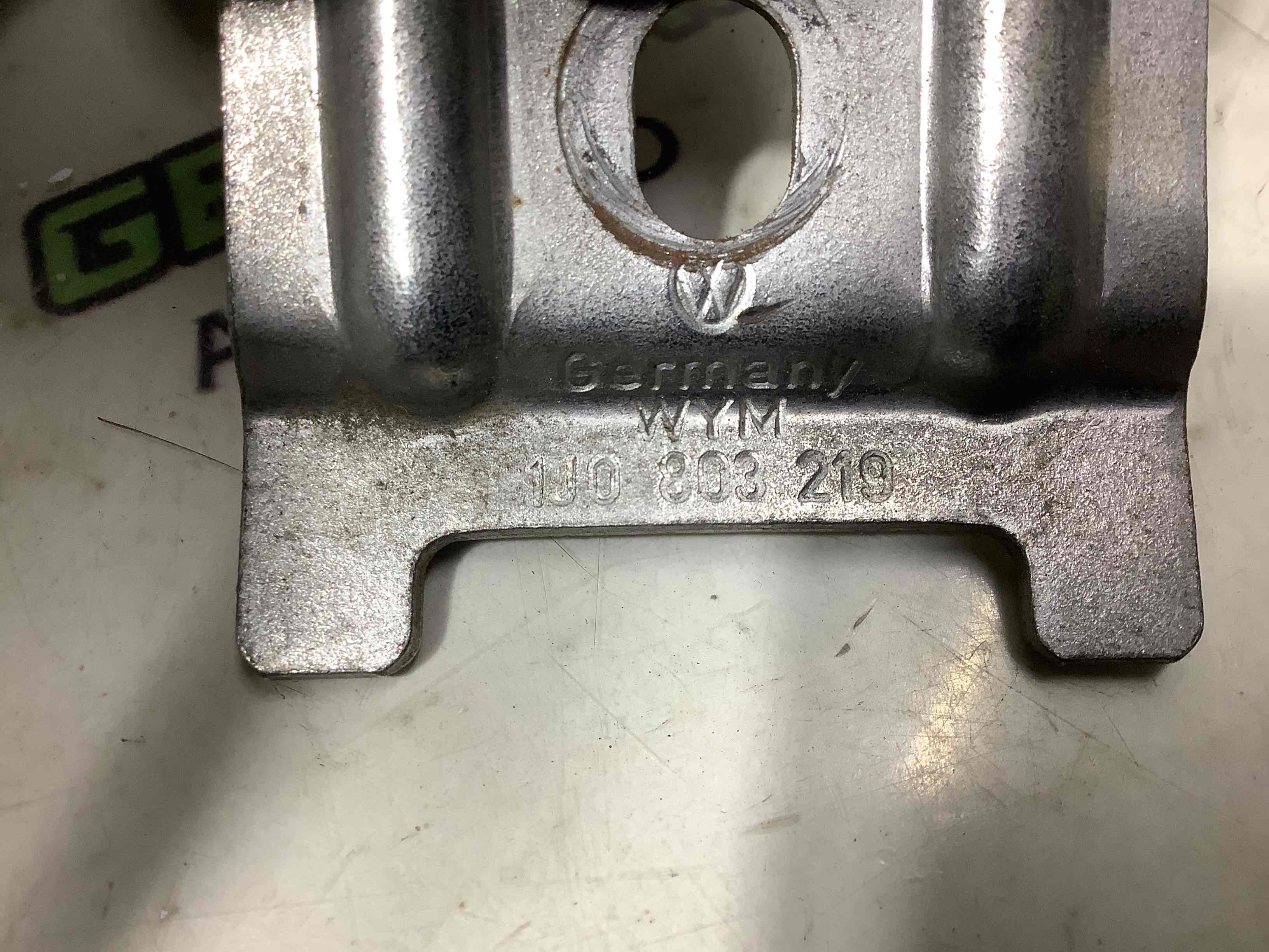 Кріплення, кронштейн