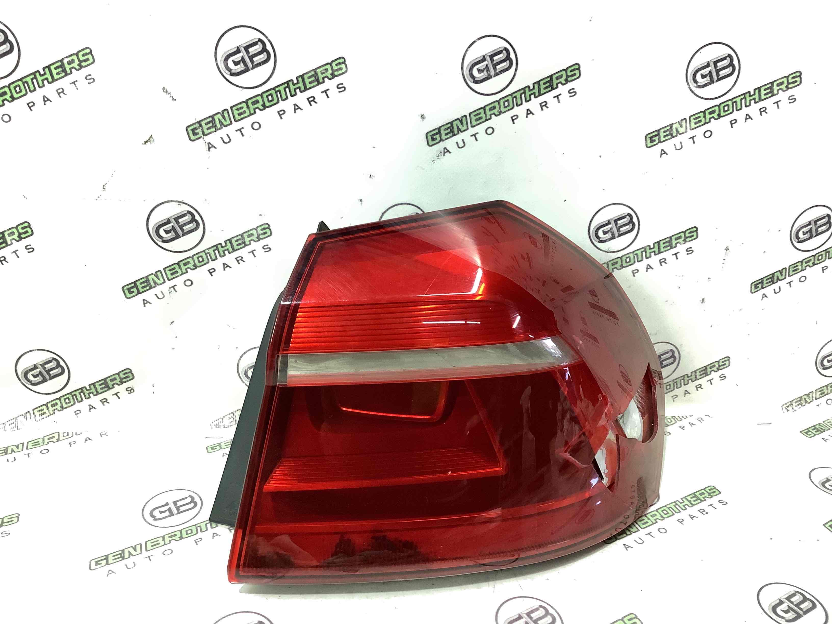 Ліхтар задній правий