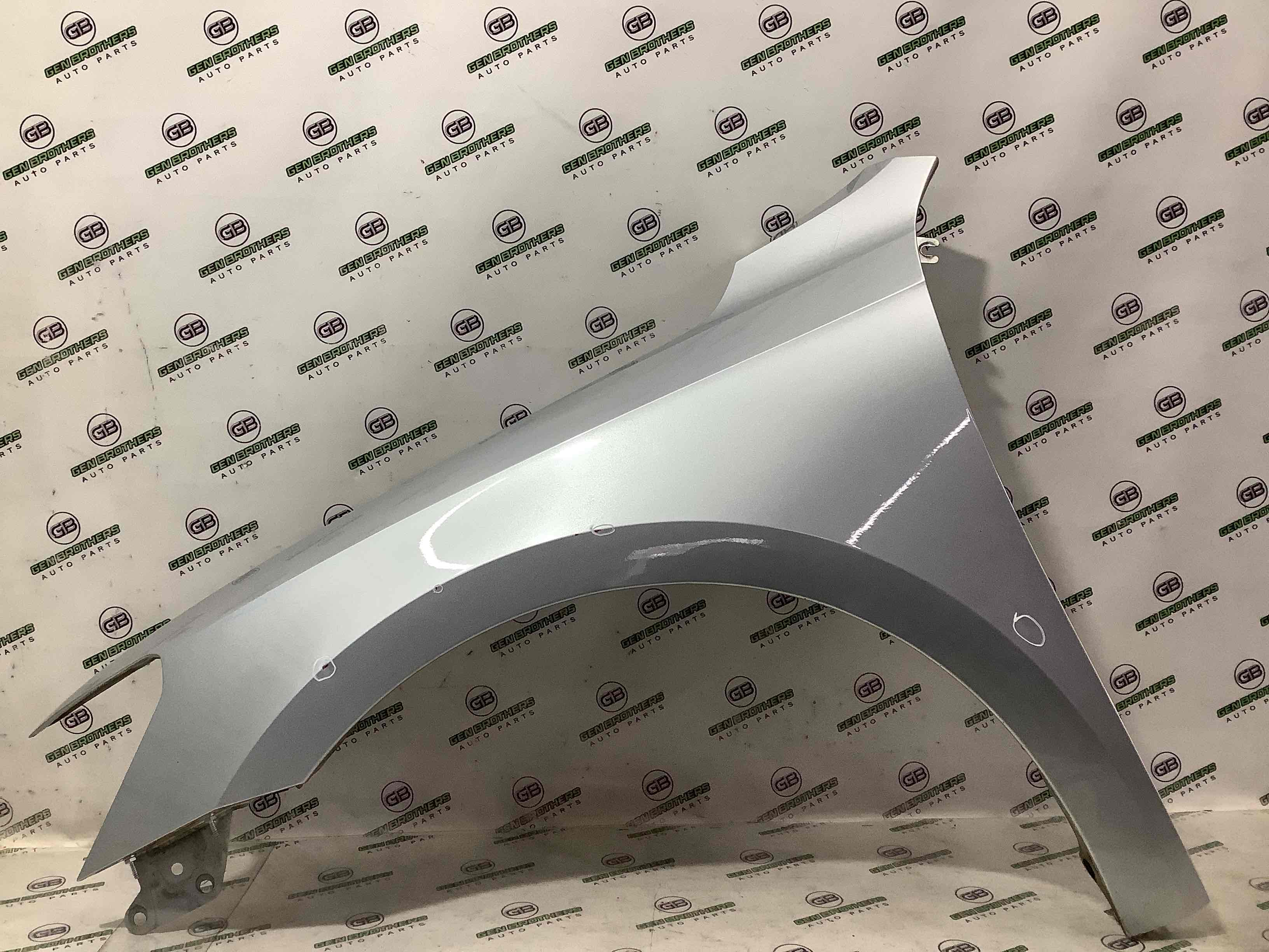 Крило переднє ліве