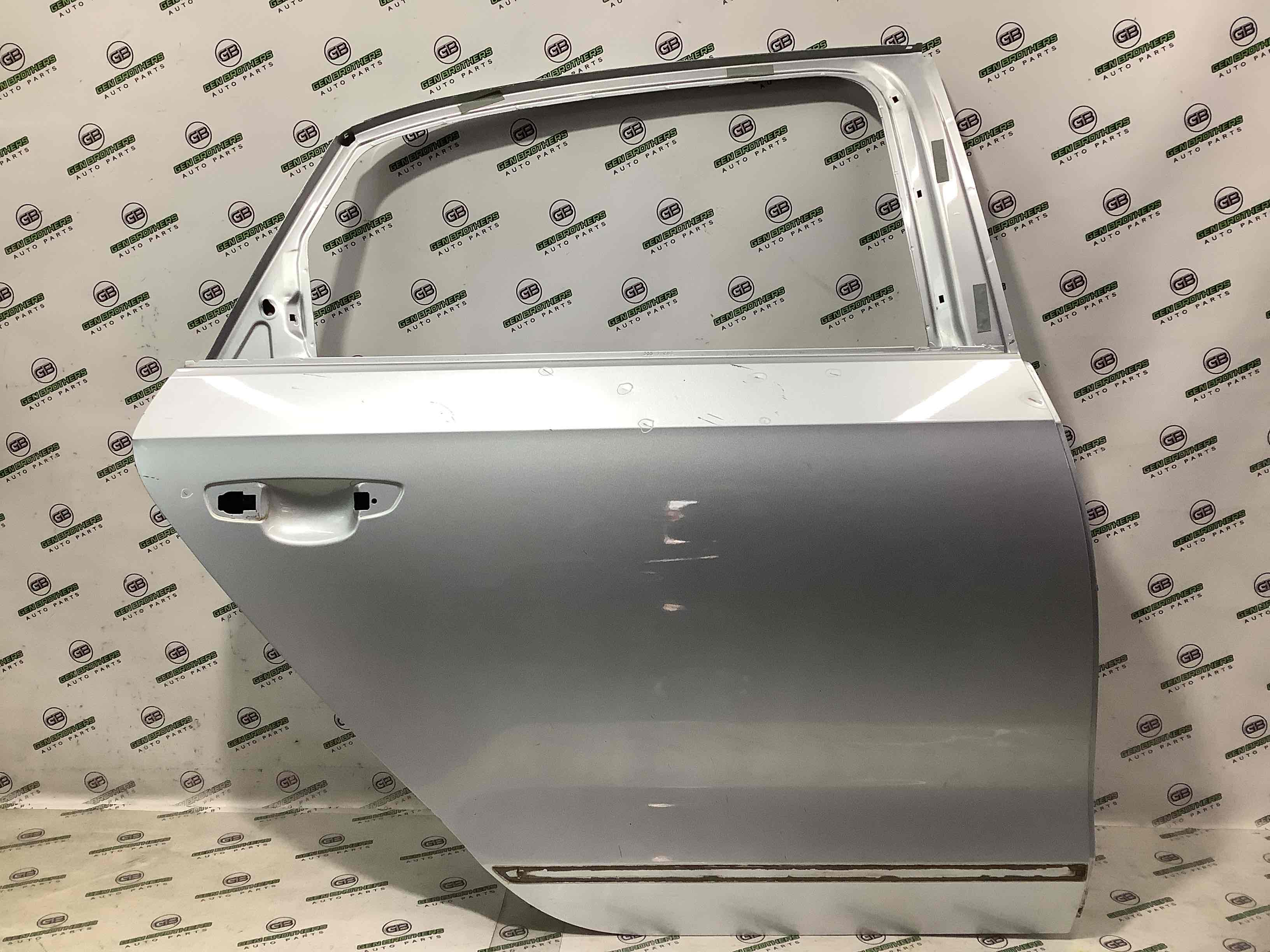 Двері задні права