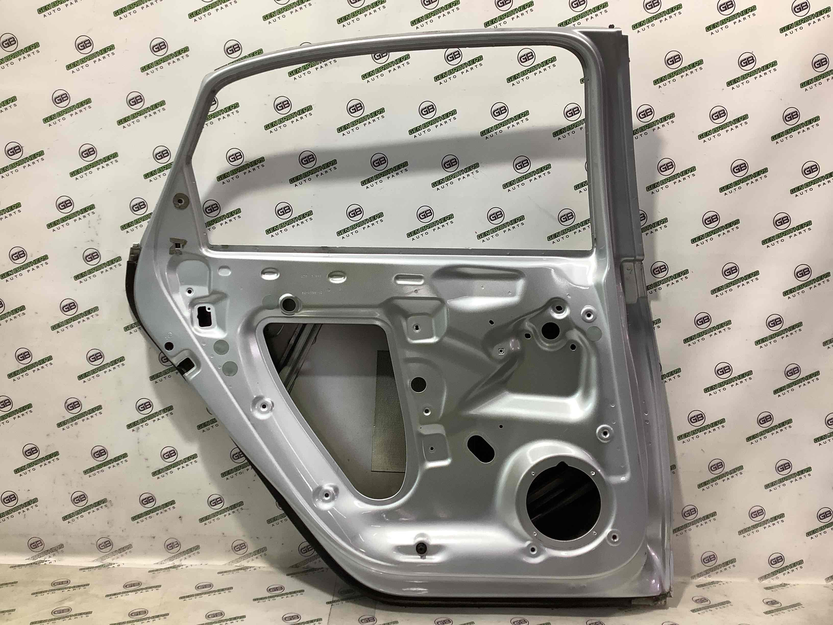 Двері задні ліві