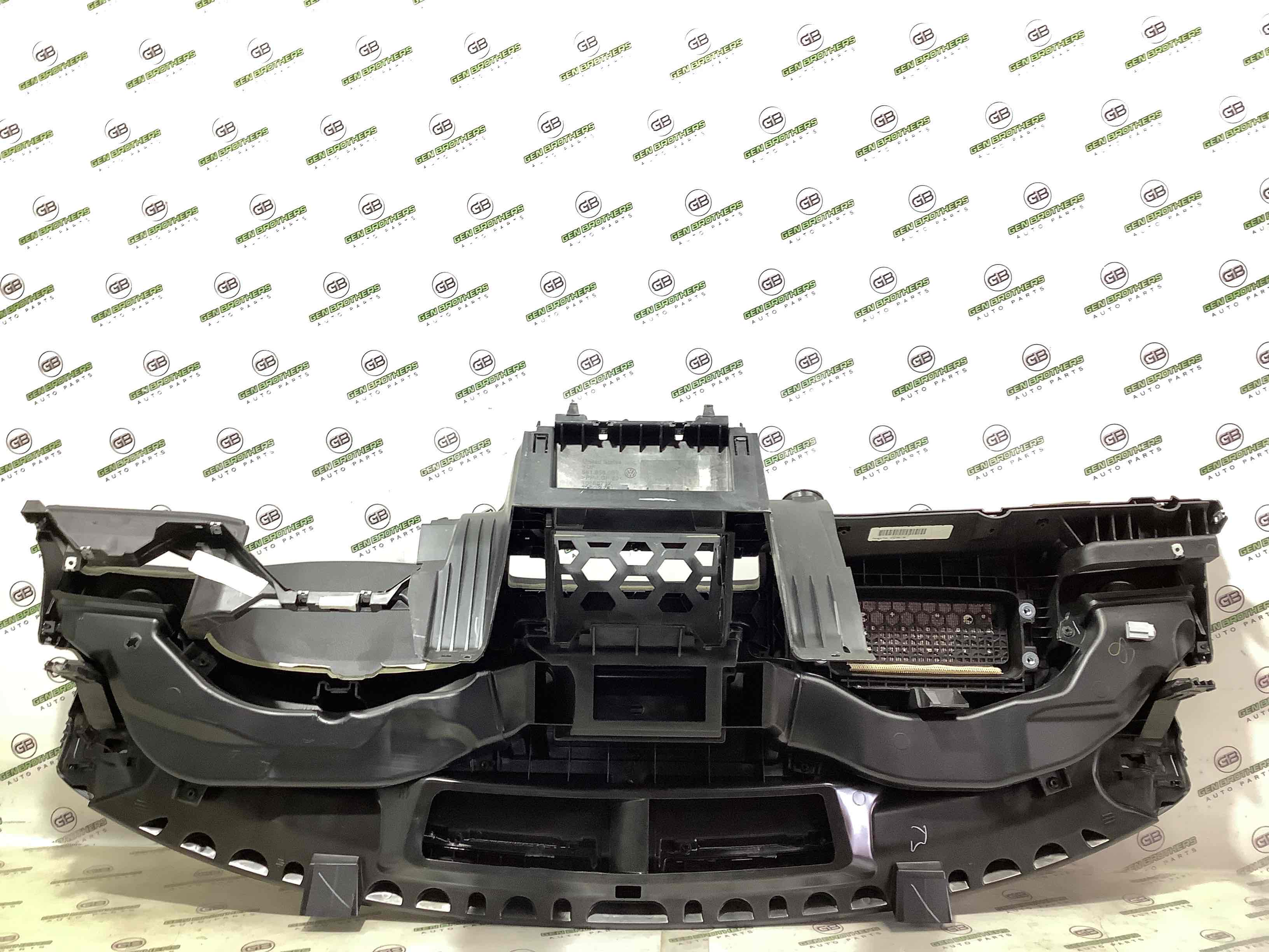 Панель передня салону торпедо