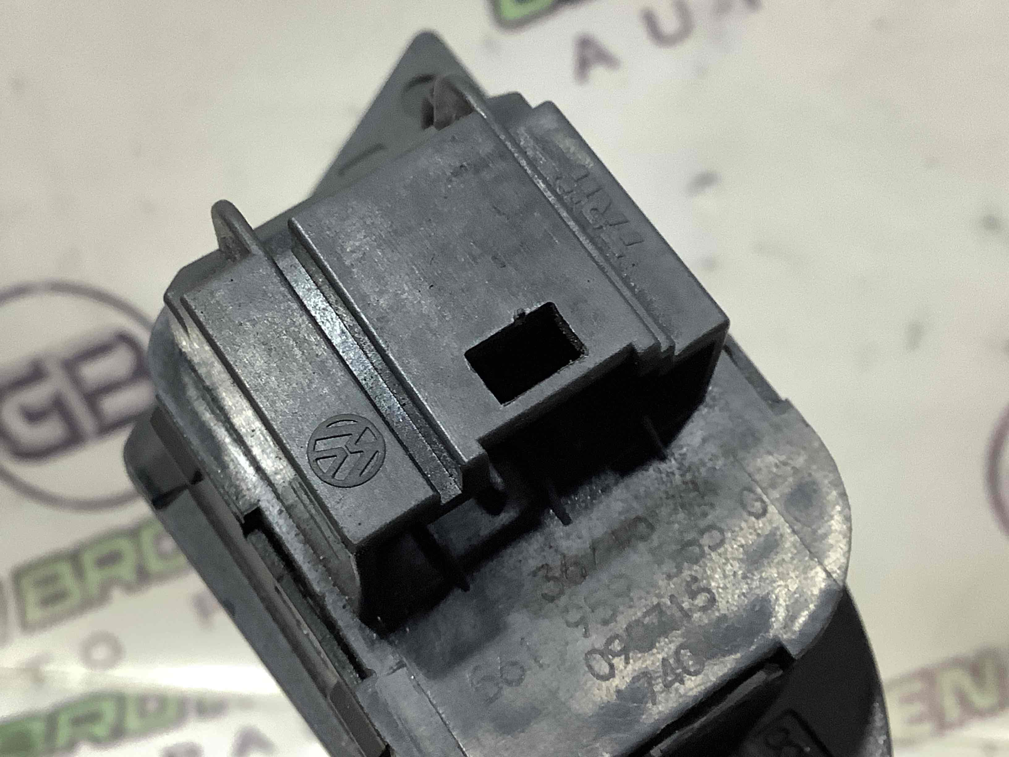 Кнопка регулювання дзеркал