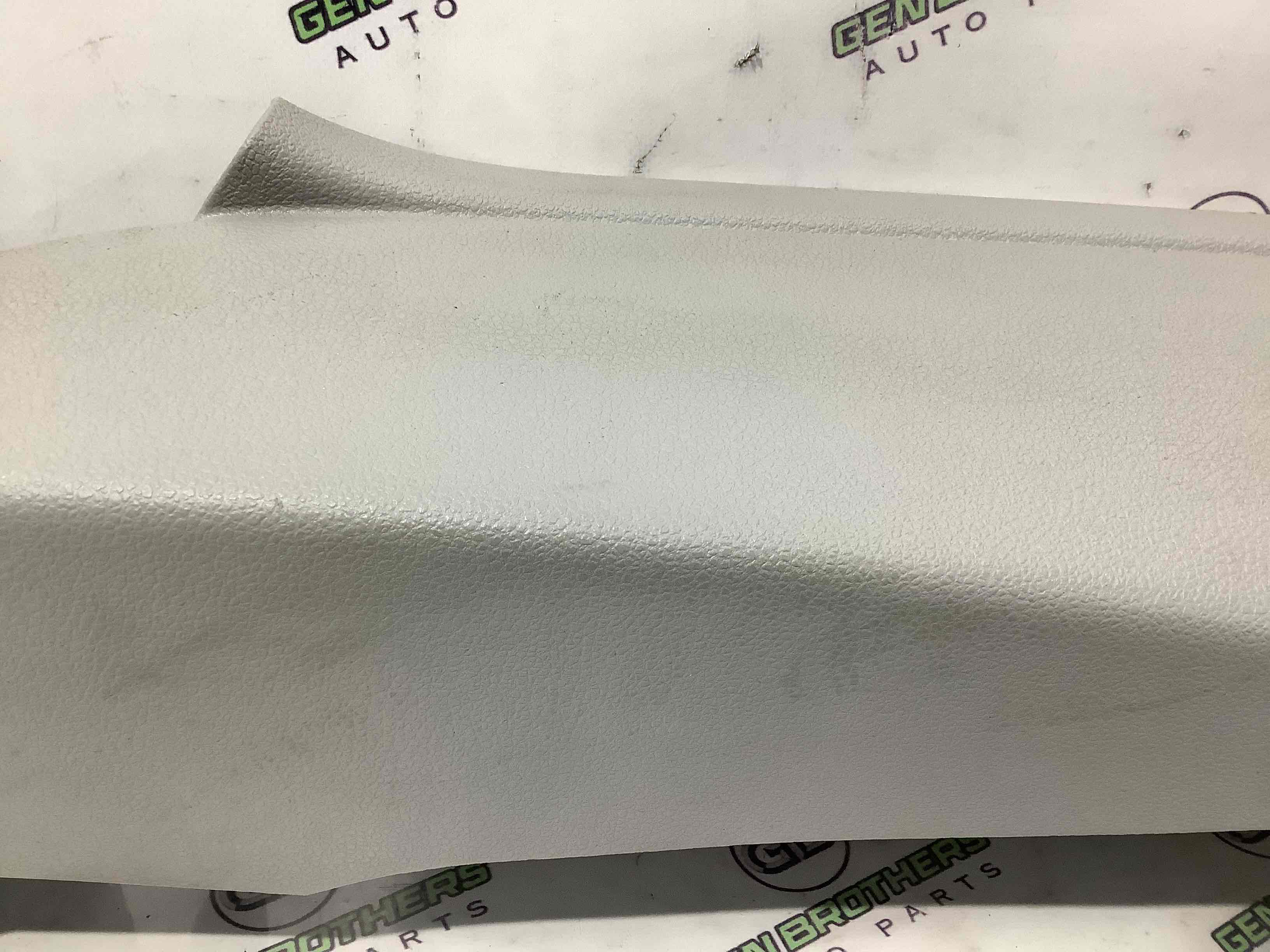 Обшивка задньої стійки ліва