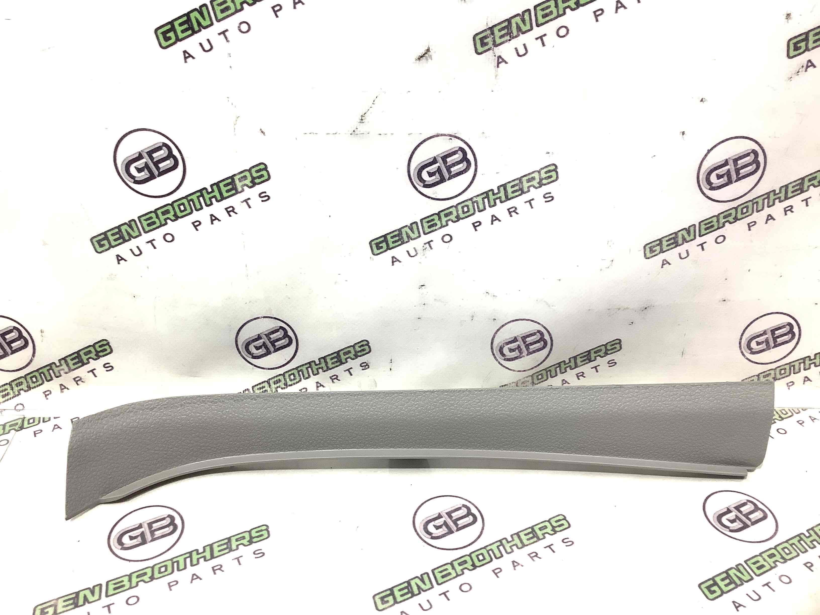 Обшивка передньої стійки права