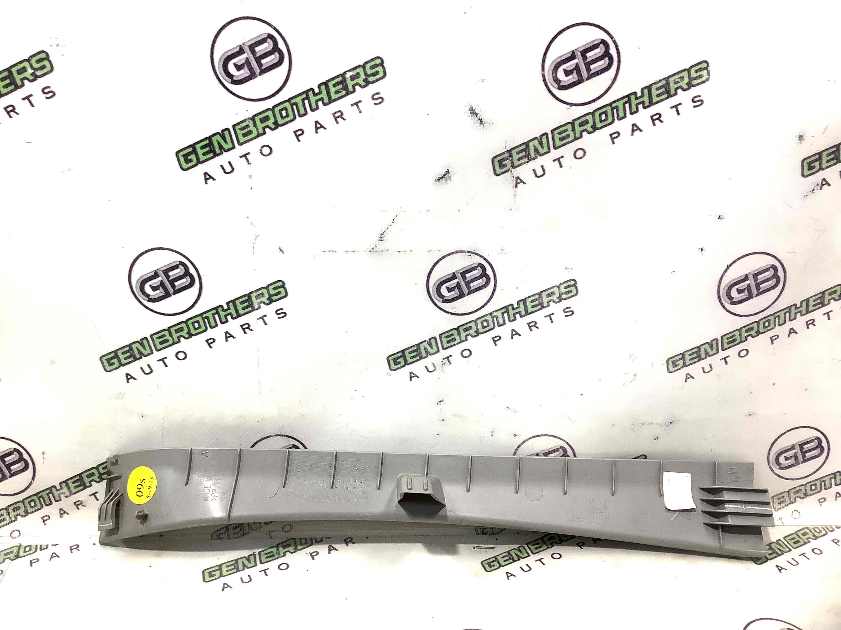 Обшивка передньої стійки ліва