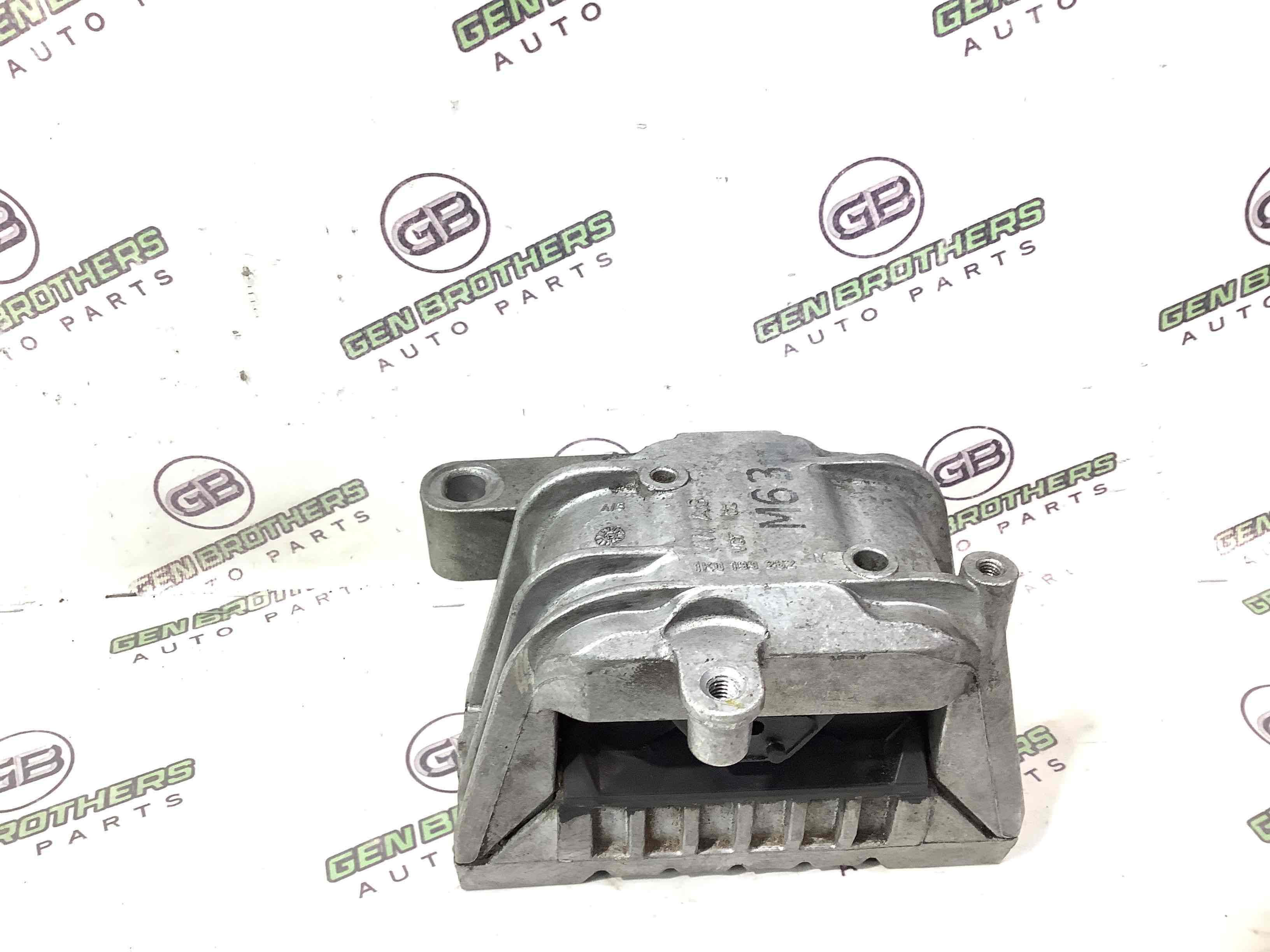 Подушка кріплення двигуна