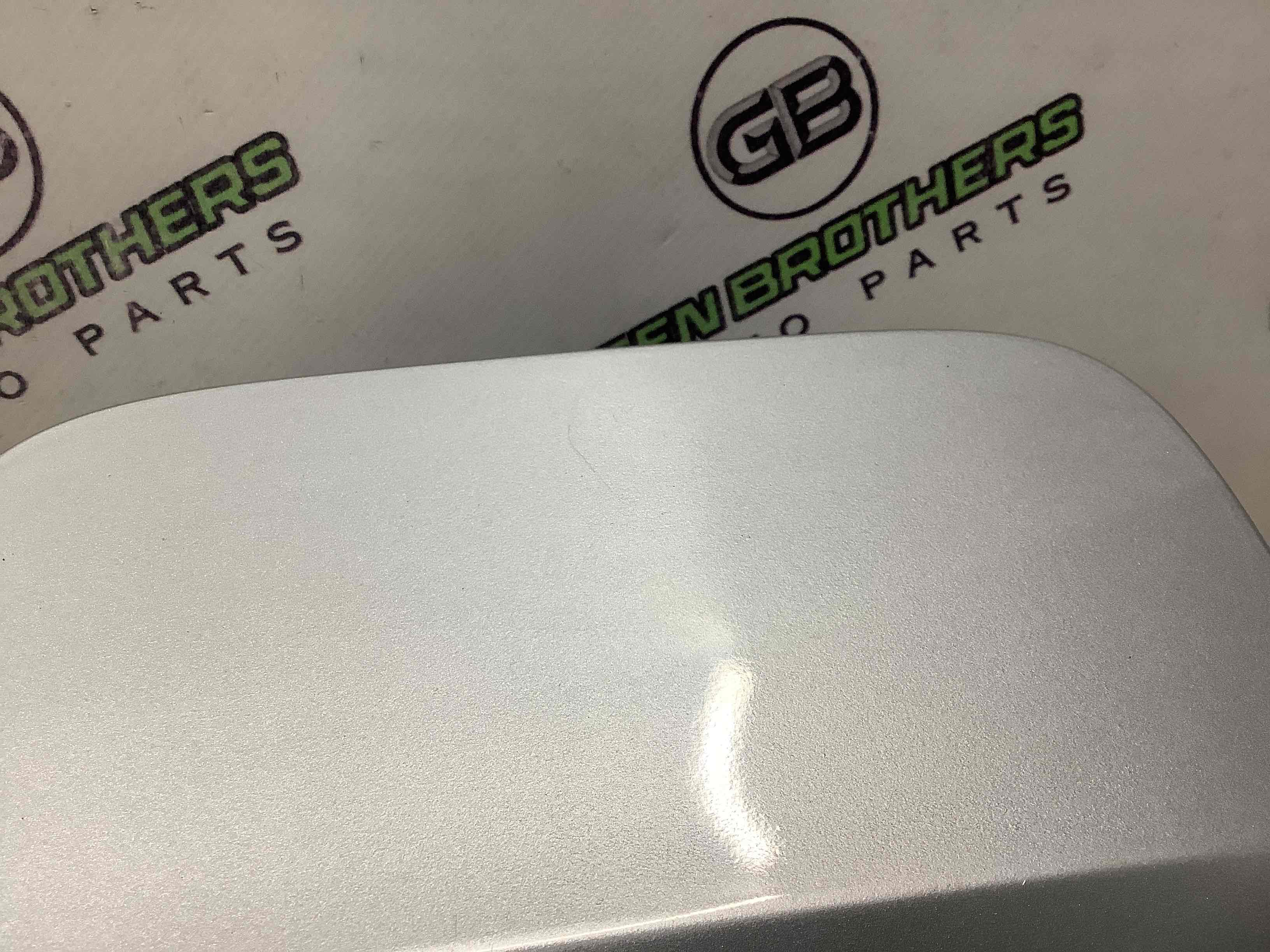 Лючок бензобака