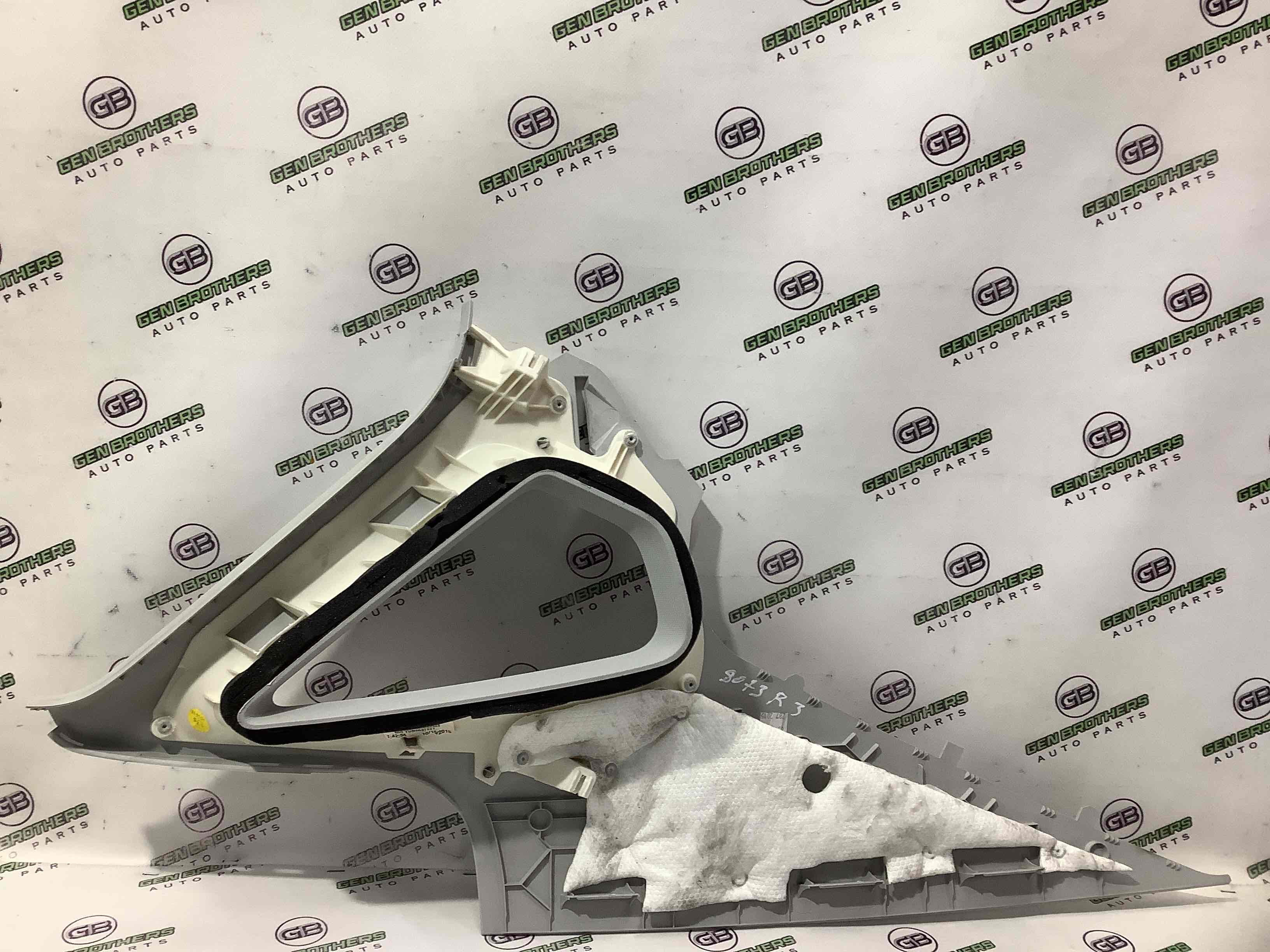 Обшивка задньої стійки права